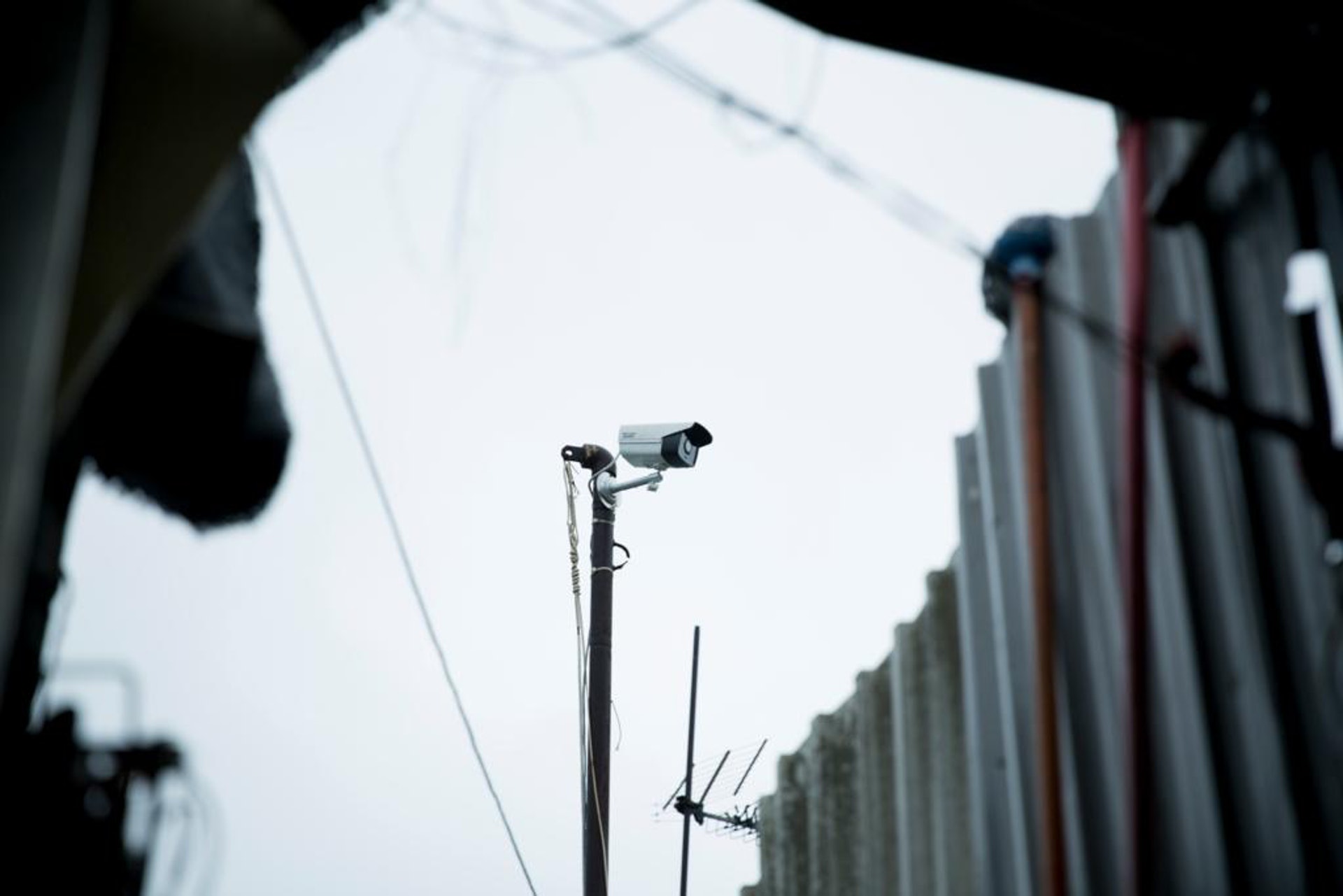 環保署透過監察攝錄系統成功檢控司機及其友人串謀非法棄置廢物 。(資料圖片) 環保署透過監察攝錄系統成功檢控司機及其友人串謀非法棄置廢物 。(資料圖片)
