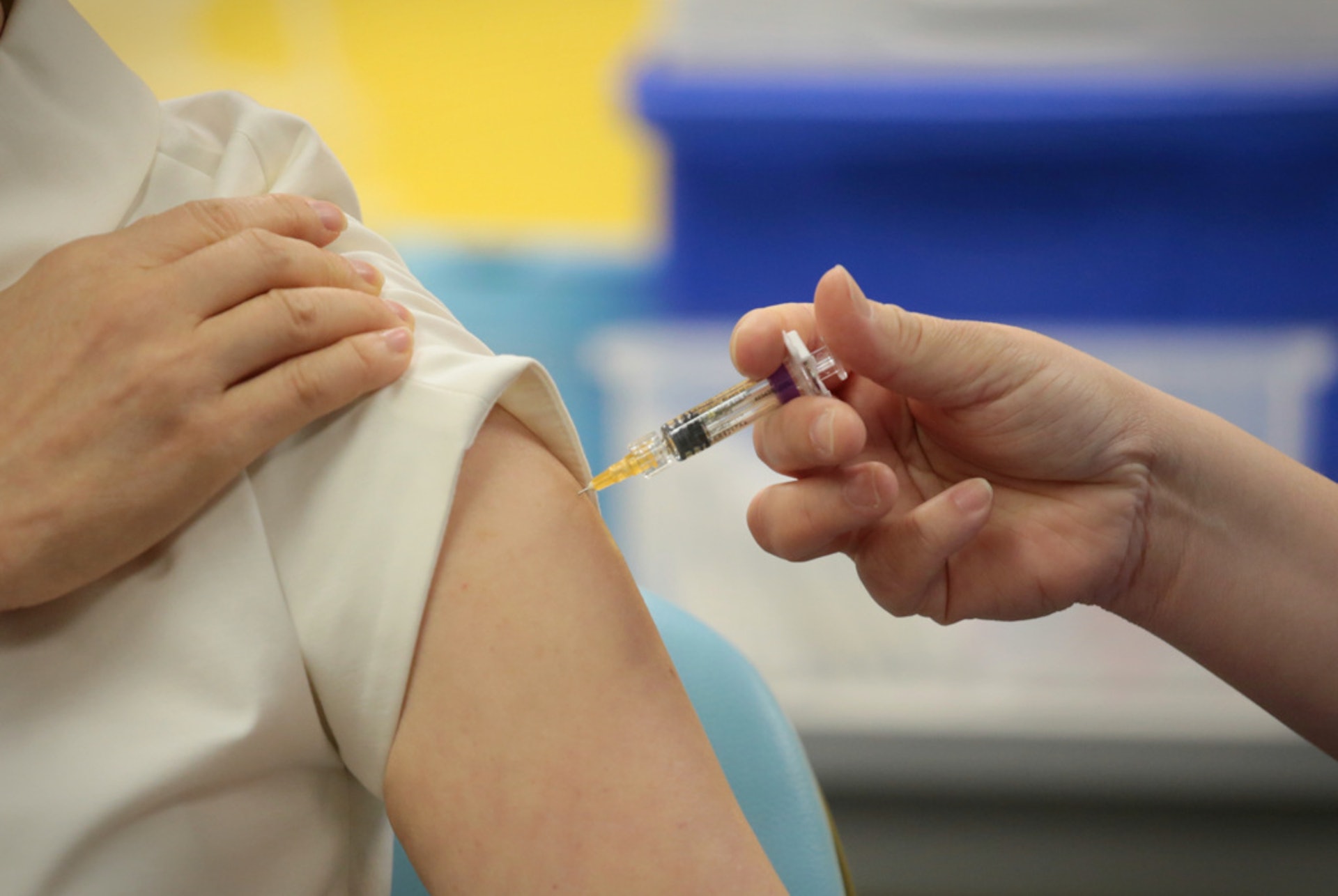 西醫工會會長楊超發認為,今年流感疫苗需求比以往高兩倍,預料目前至少短缺三萬支。(資料圖片) 西醫工會會長楊超發認為,今年流感疫苗需求比以往高兩倍,預料目前至少短缺三萬支。(資料圖片)