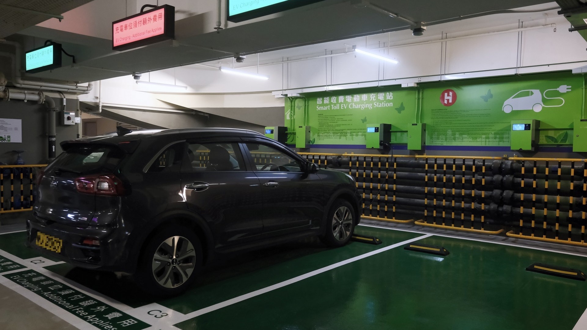 房協停車場引車牌識別系統停泊充電位要額外收費每小時10元 房協停車場引車牌識別系統停泊充電位要額外收費每小時10元