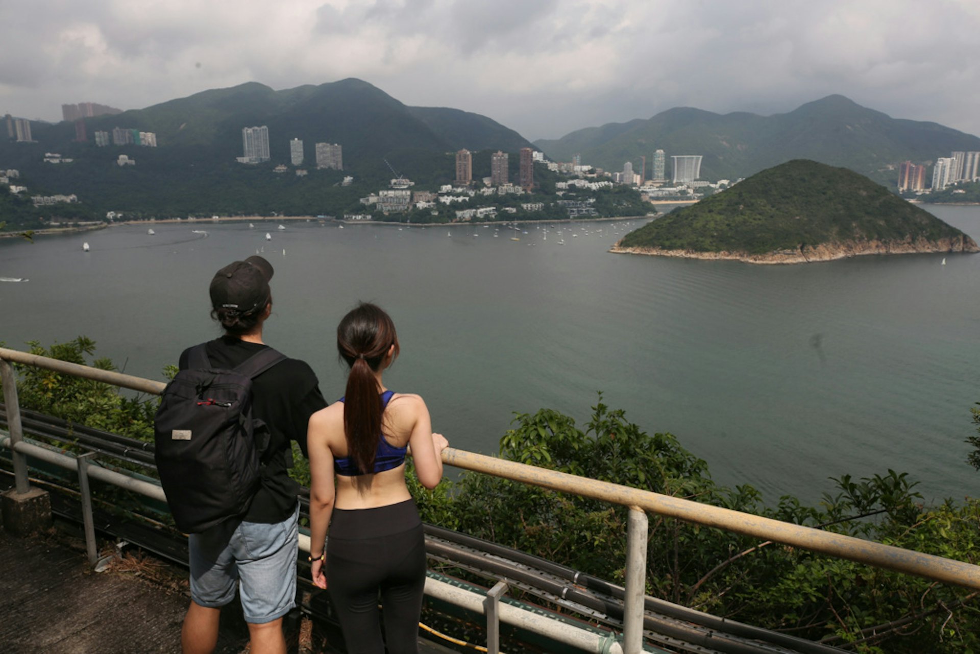 疫情下市民無法外遊,每逢假日不少人都進行本地遊,不是上山,便是下海。(資料圖片/張浩維攝) 疫情下市民無法外遊,每逢假日不少人都進行本地遊,不是上山,便是下海。(資料圖片/張浩維攝)