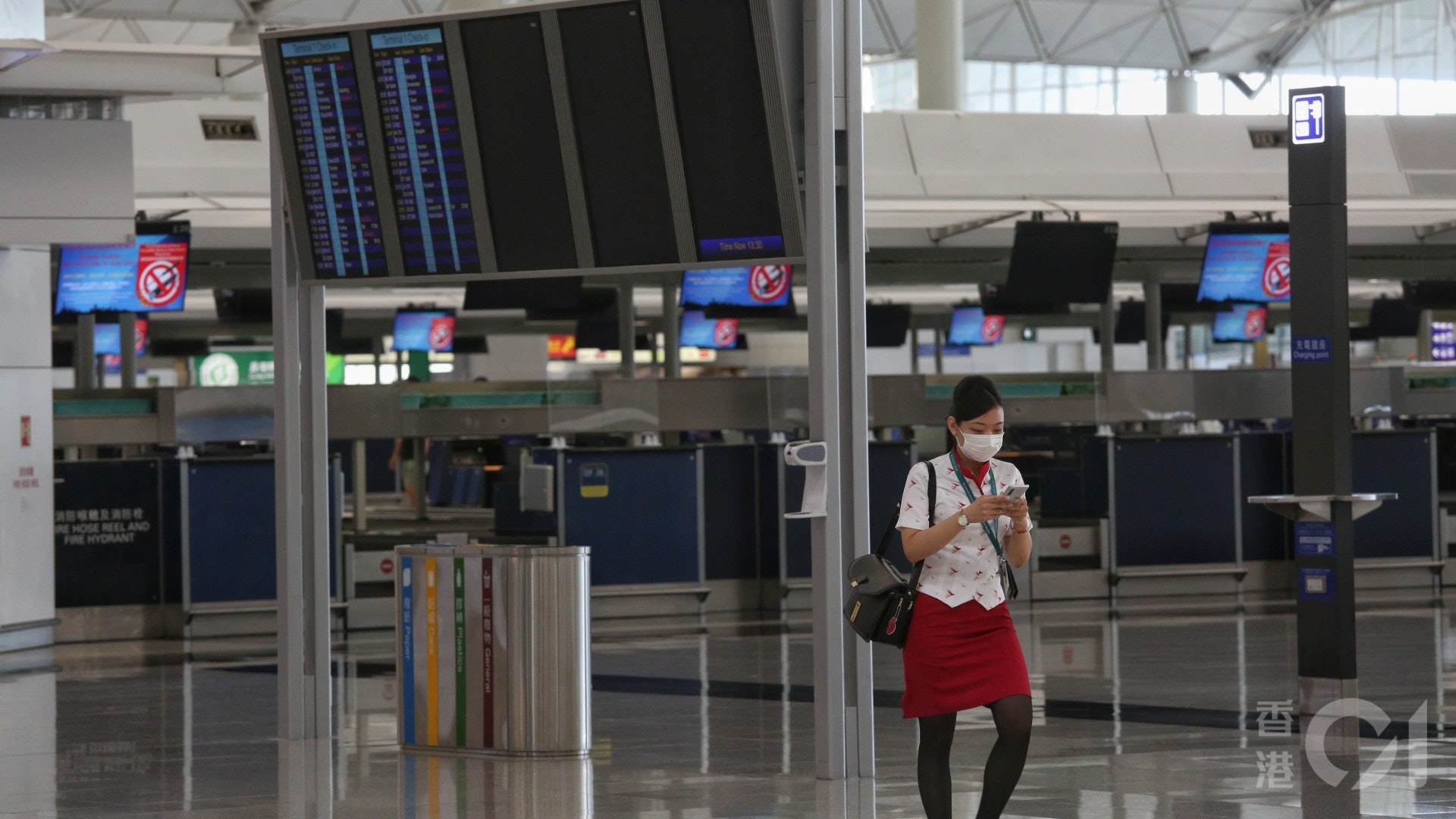 港龍結業一年|港航空業疫情流失8,600人 學者︰日後需加薪搶人 港龍結業一年|港航空業疫情流失8,600人 學者︰日後需加薪搶人