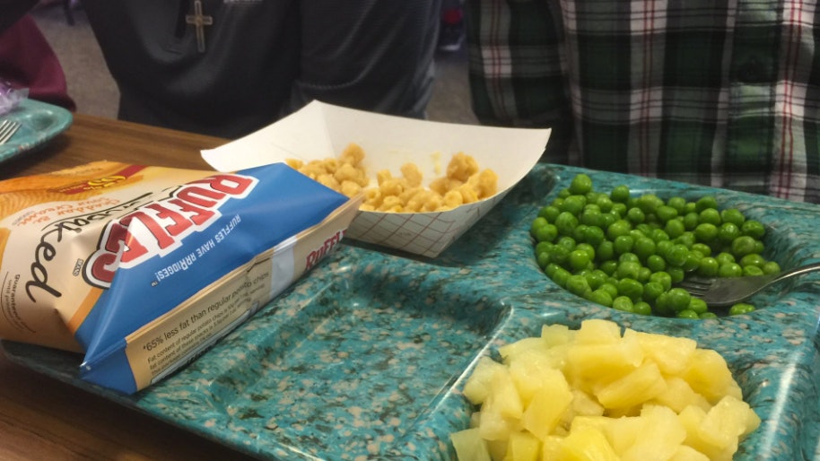 邪惡食物重臨?學生投訴米歇爾推多菜健康餐 特朗普重訂新策 邪惡食物重臨?學生投訴米歇爾推多菜健康餐 特朗普重訂新策
