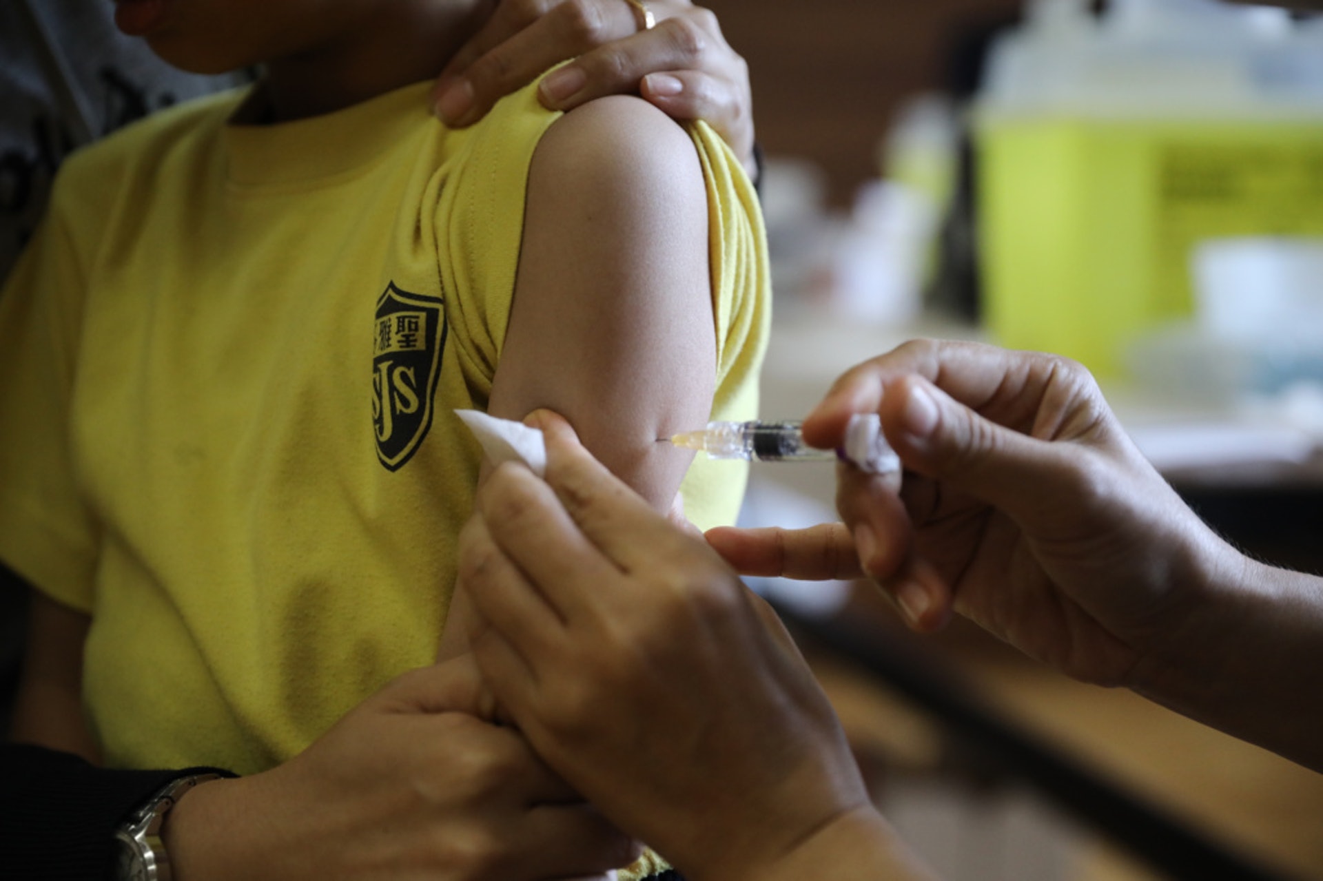 季節性流感疫苗接種計劃明日開始，首階段會為合資格的公立醫院及門診病人接種　（資料圖片／盧翊銘攝）
