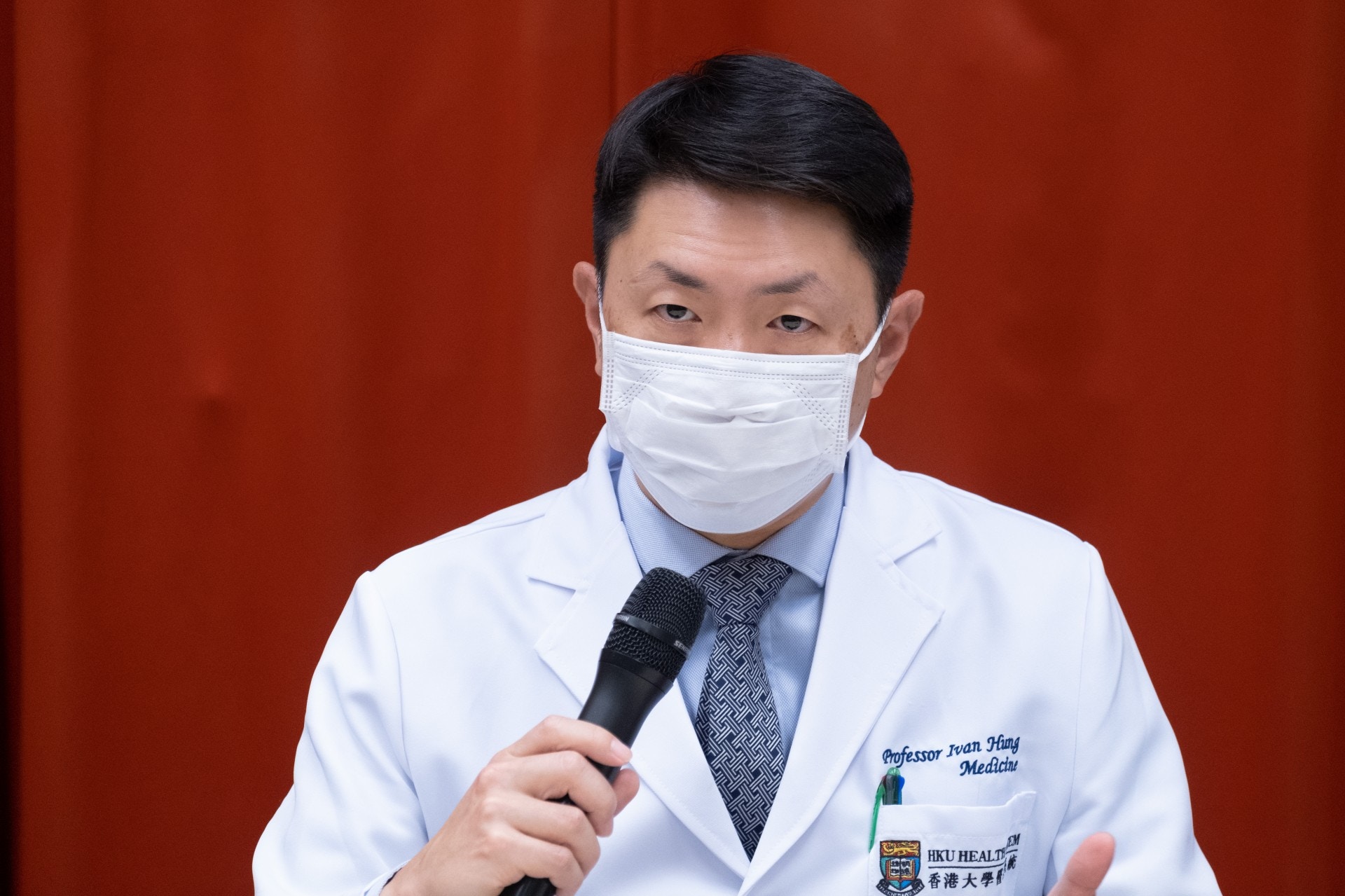 孔繁毅指，近日天氣轉冷，除了令病毒更易在環境生存外，也更易在患者的鼻咽複製，患者病毒指數較以往為高。（資料圖片／梁鵬威攝）