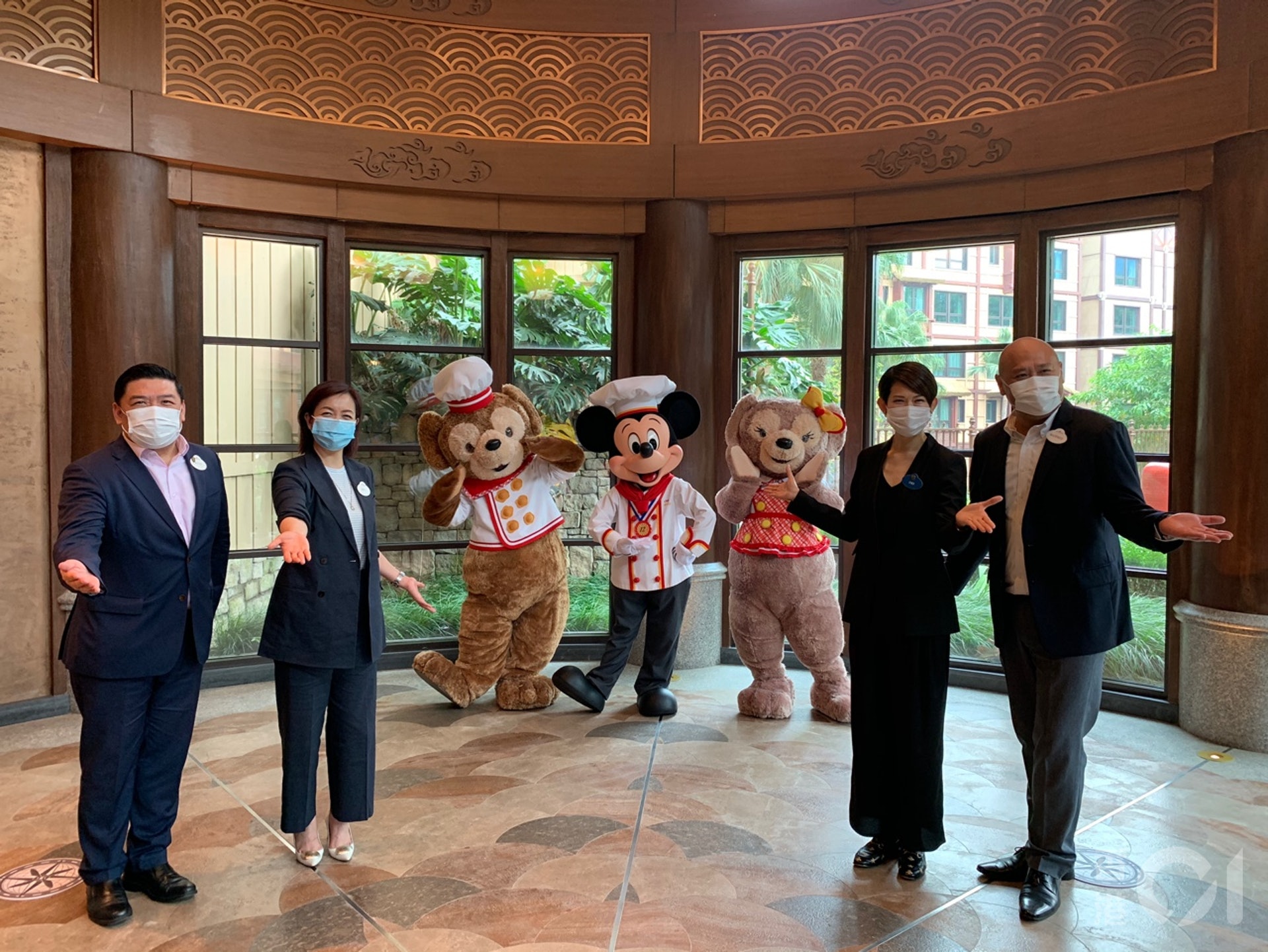 香港迪士尼樂園公布,由6月2日至28日期間,所有醫院管理局員工及已注射至少一劑新冠疫苗的樂園客人,可免費領取價值約250元的禮品包1份。(資料圖片/梁鵬威攝) 香港迪士尼樂園公布,由6月2日至28日期間,所有醫院管理局員工及已注射至少一劑新冠疫苗的樂園客人,可免費領取價值約250元的禮品包1份。(資料圖片/梁鵬威攝)