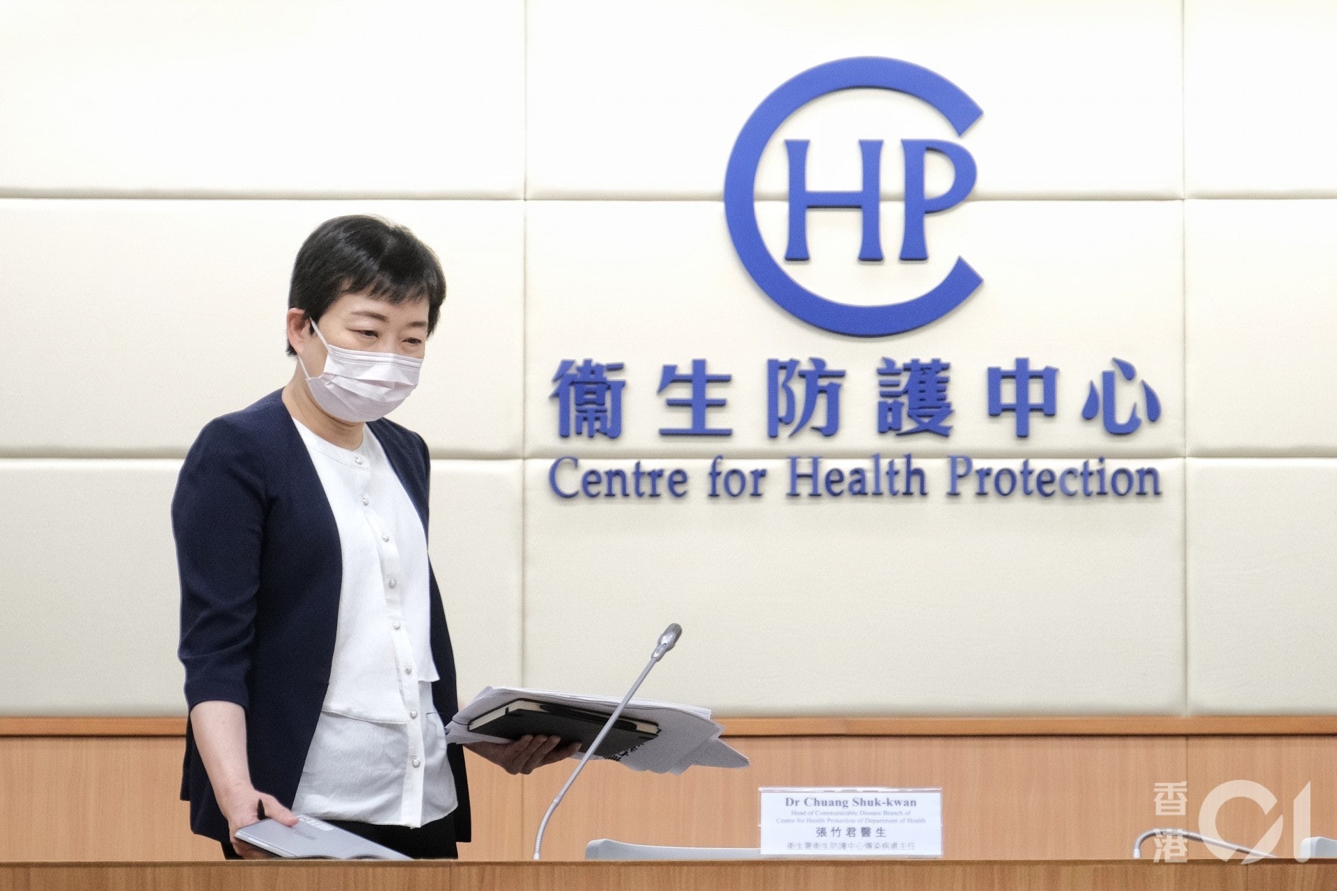 衞生署衞生防護中心傳染病處主任張竹君今日在記者會上否認男患者曾到訪內地。（羅君豪攝）