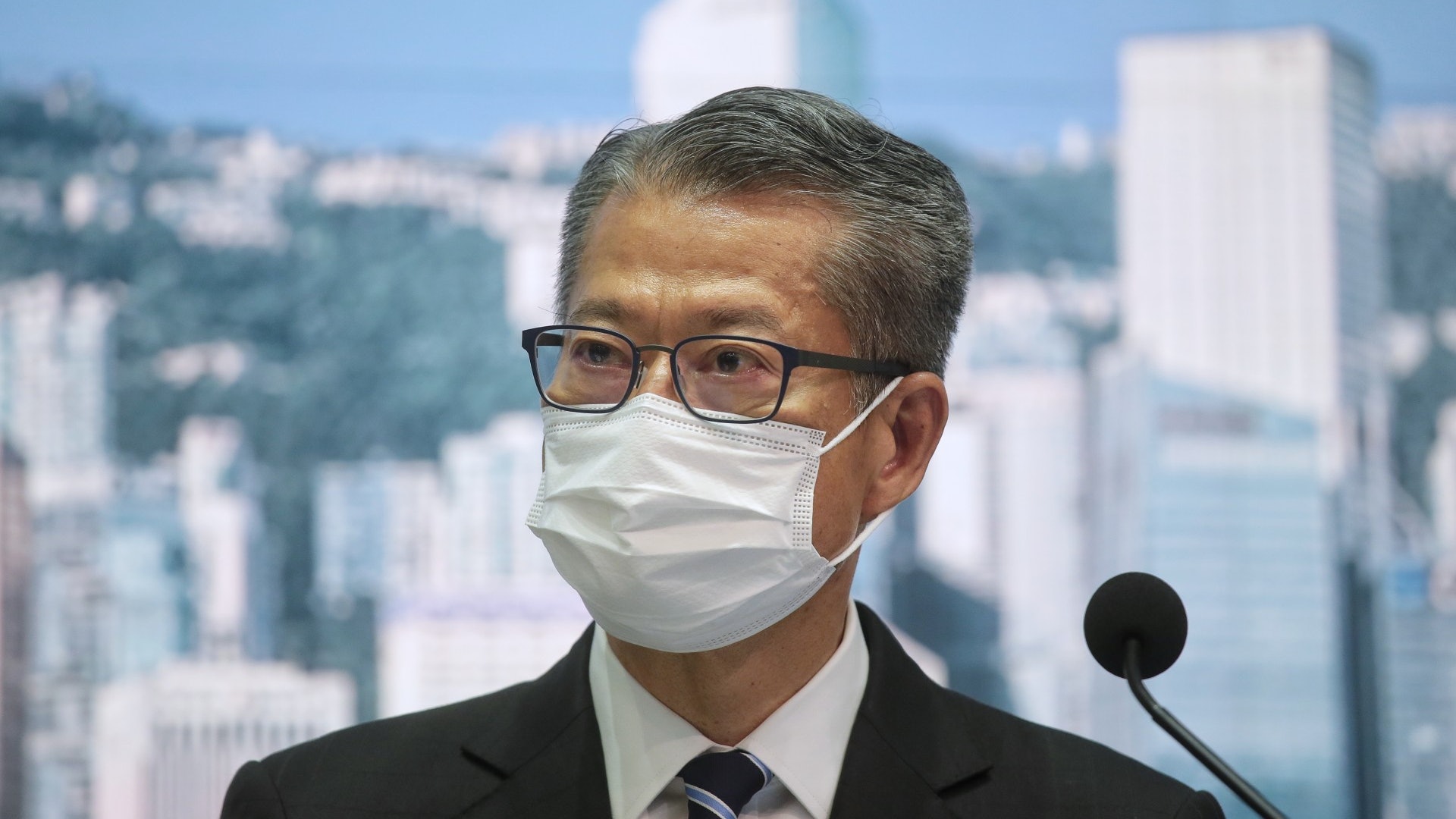 陳茂波指第三季經濟跌幅收窄 惟一般打工仔仍面就業困難 陳茂波指第三季經濟跌幅收窄 惟一般打工仔仍面就業困難
