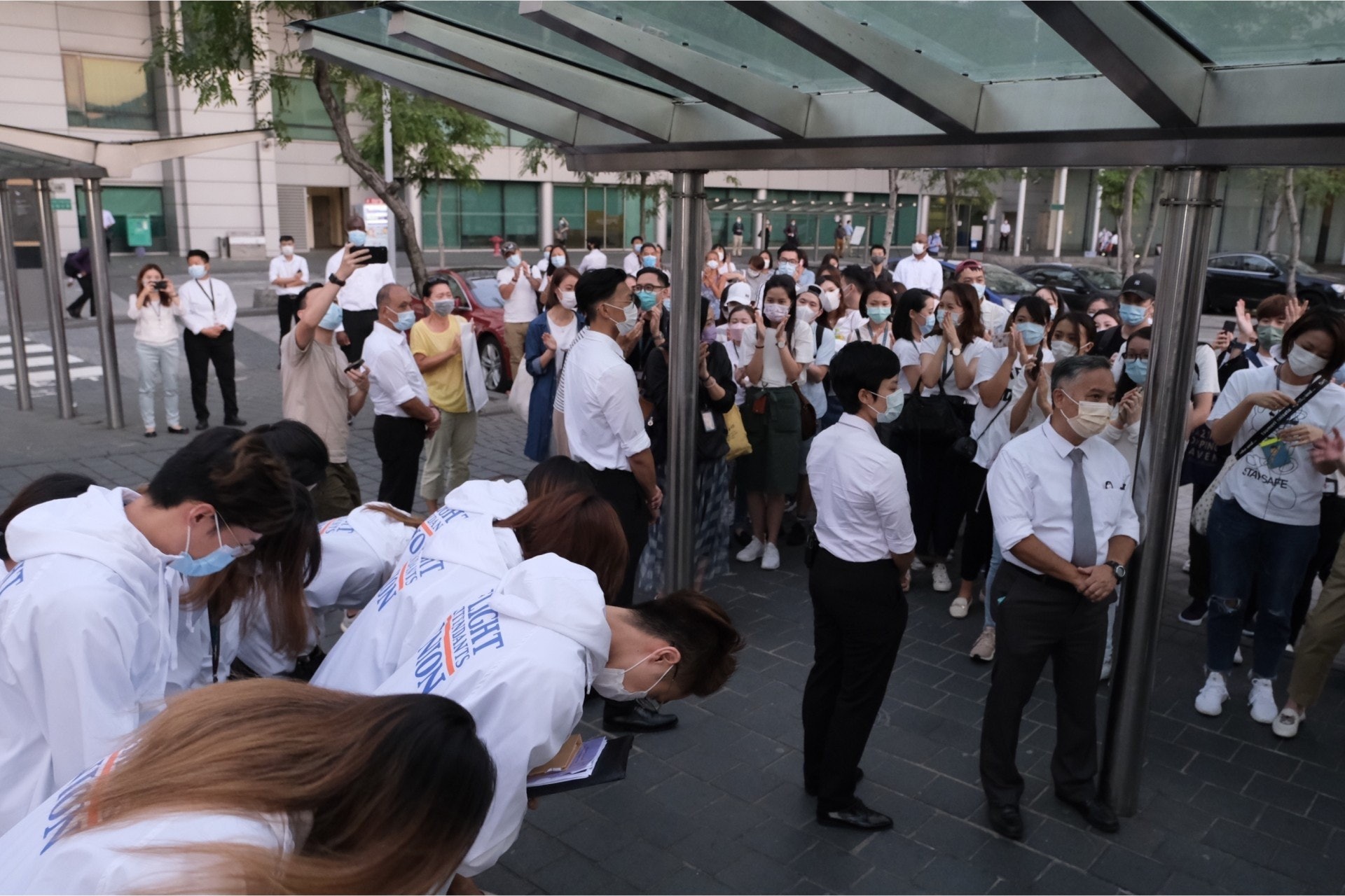 國泰今日(2日)再發內部信,決定向之後簽署的同事發放津貼,不過金額減半。(資料圖片) 國泰今日(2日)再發內部信,決定向之後簽署的同事發放津貼,不過金額減半。(資料圖片)