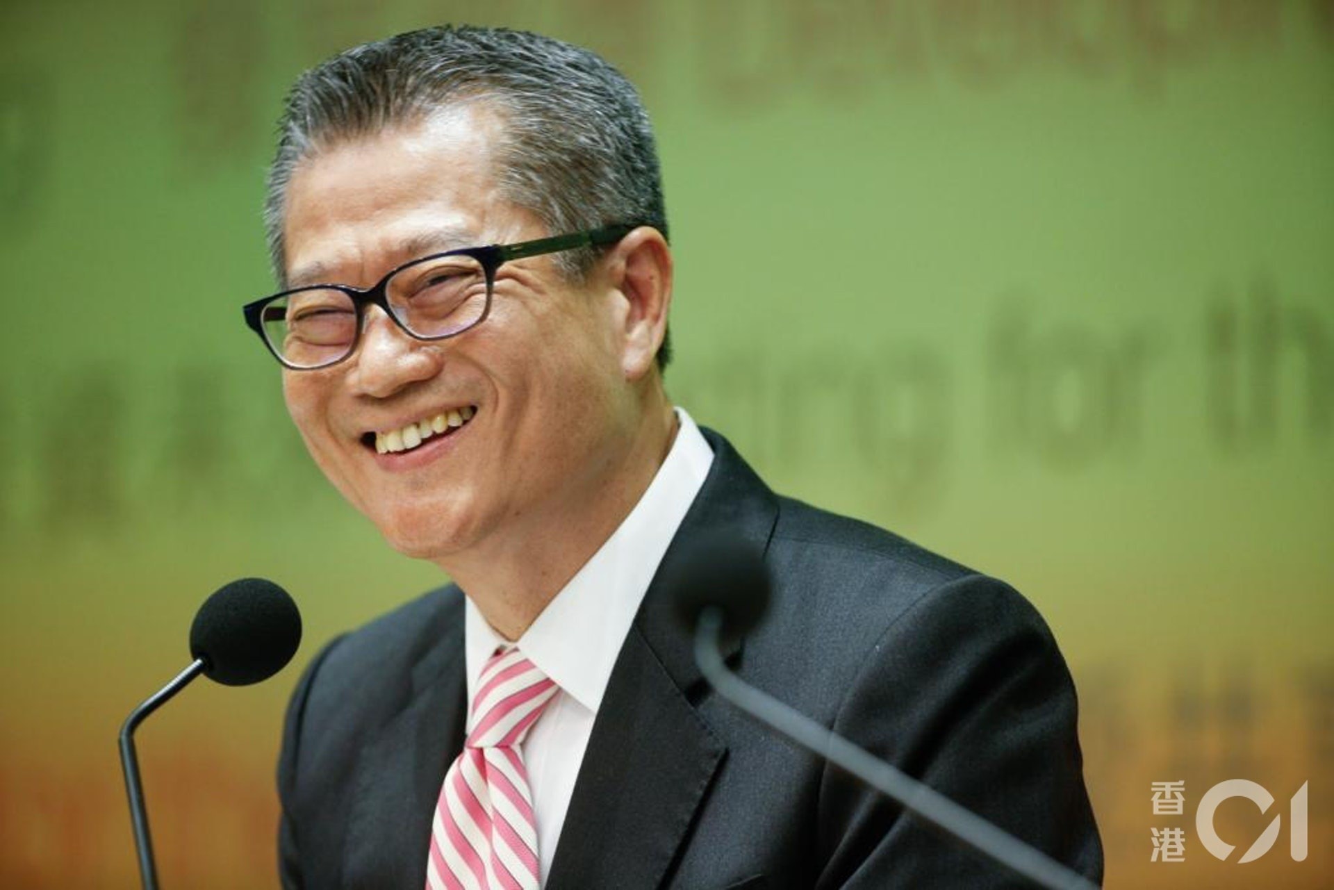 財政司司長陳茂波周三宣讀《財政預算案》,但據聞應急措施乏力、結構改革欠奉、長遠發展無影。(資料圖片) 財政司司長陳茂波周三宣讀《財政預算案》,但據聞應急措施乏力、結構改革欠奉、長遠發展無影。(資料圖片)