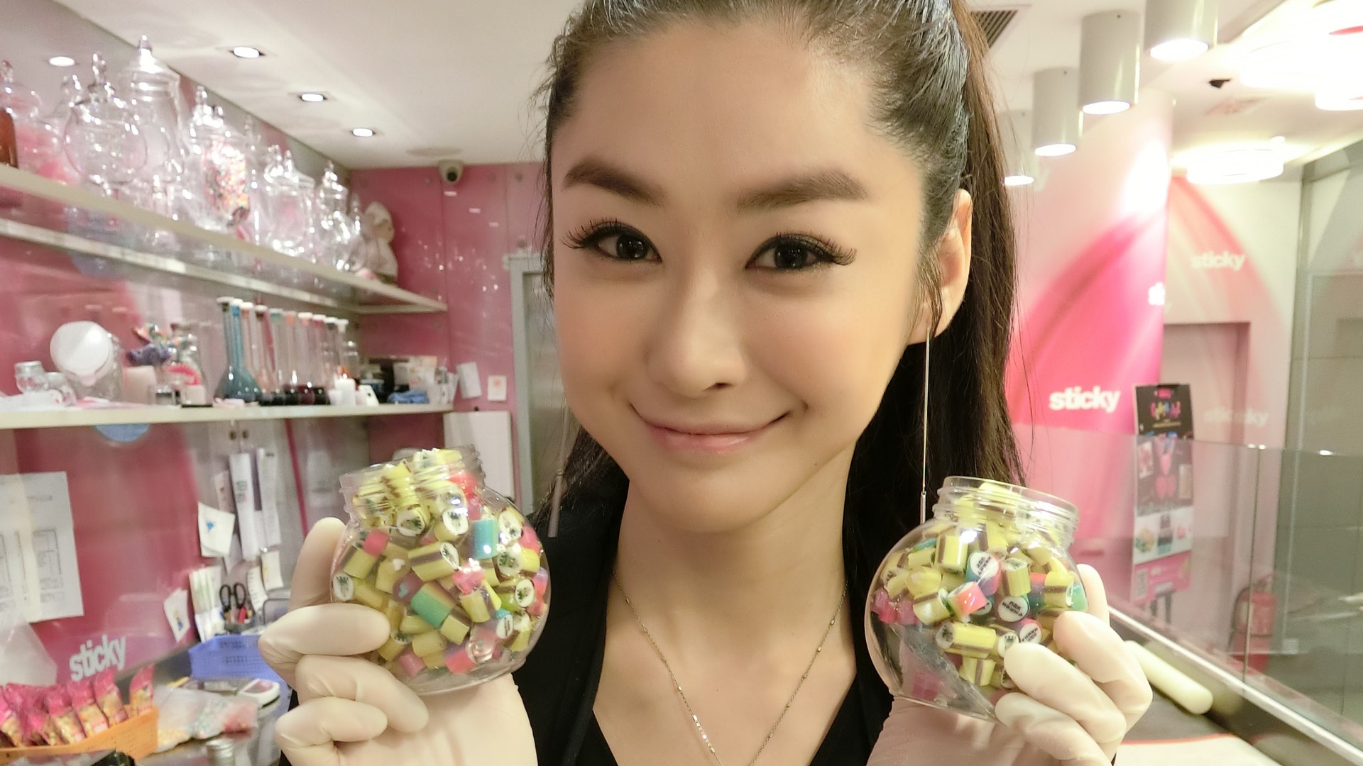 李河璘白色情人節學製糖果等真愛 李河璘白色情人節學製糖果等真愛