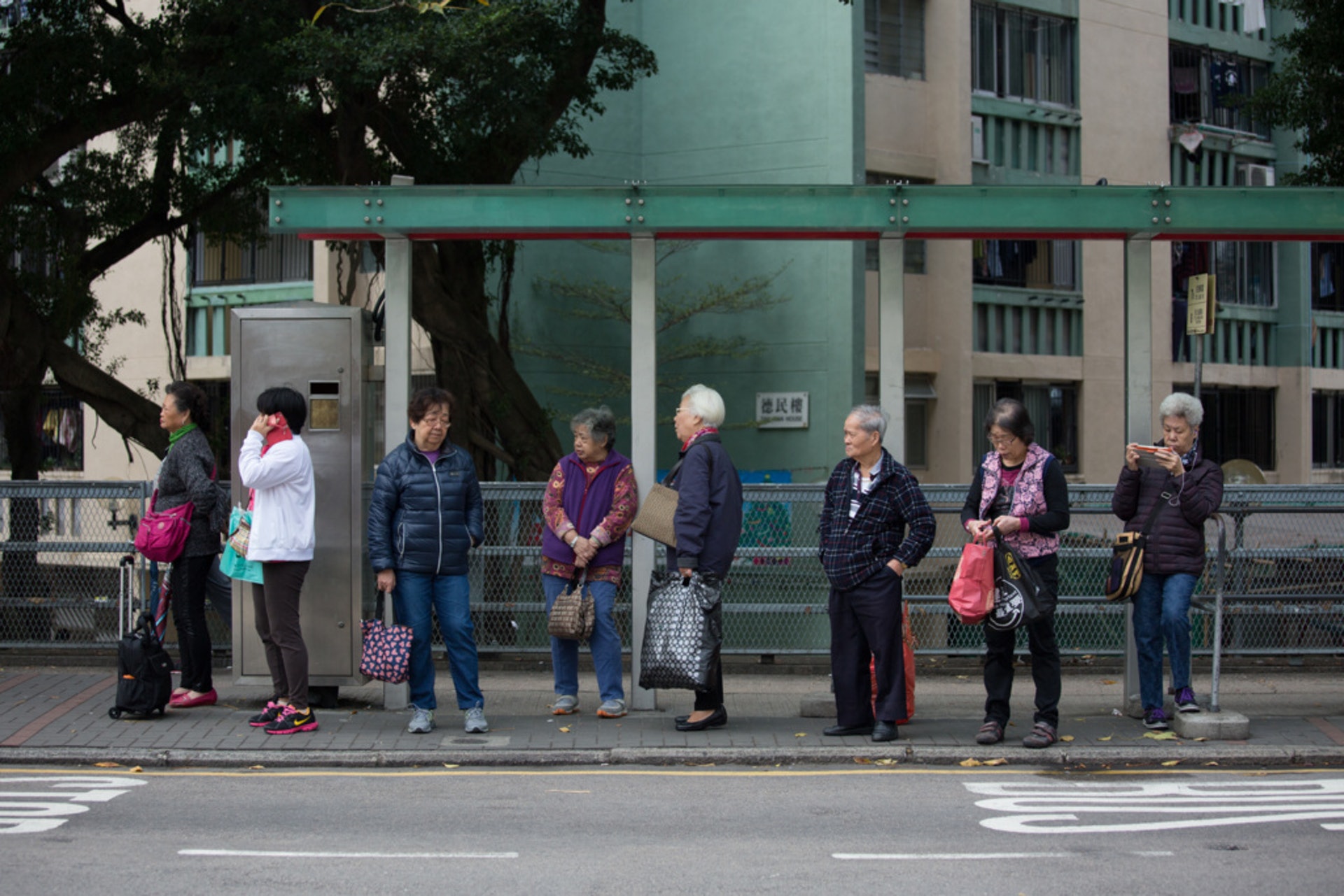 11月15日是長者日,九巴及龍運巴士、港鐵會向長者提供免費乘車優惠。(資料圖片) 11月15日是長者日,九巴及龍運巴士、港鐵會向長者提供免費乘車優惠。(資料圖片)