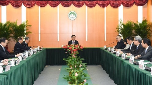 張德江:中央充份肯定崔世安工作 澳門形勢好但面臨困難和挑戰 張德江:中央充份肯定崔世安工作 澳門形勢好但面臨困難和挑戰