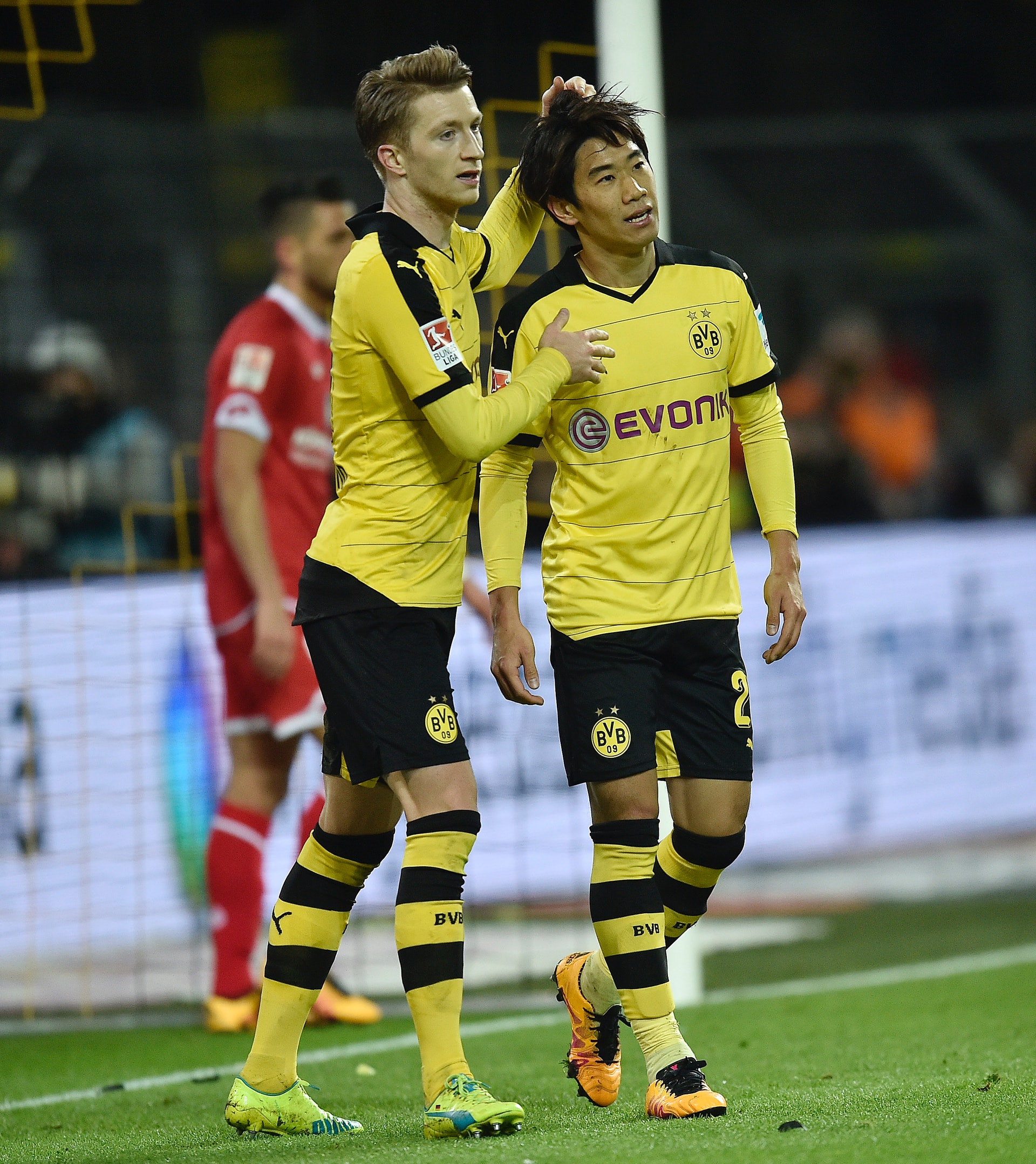 多蒙特萬人黃海合唱送別猝死球迷 香港01 即時體育 多蒙特萬人黃海合唱送別猝死球迷 香港01 即時體育