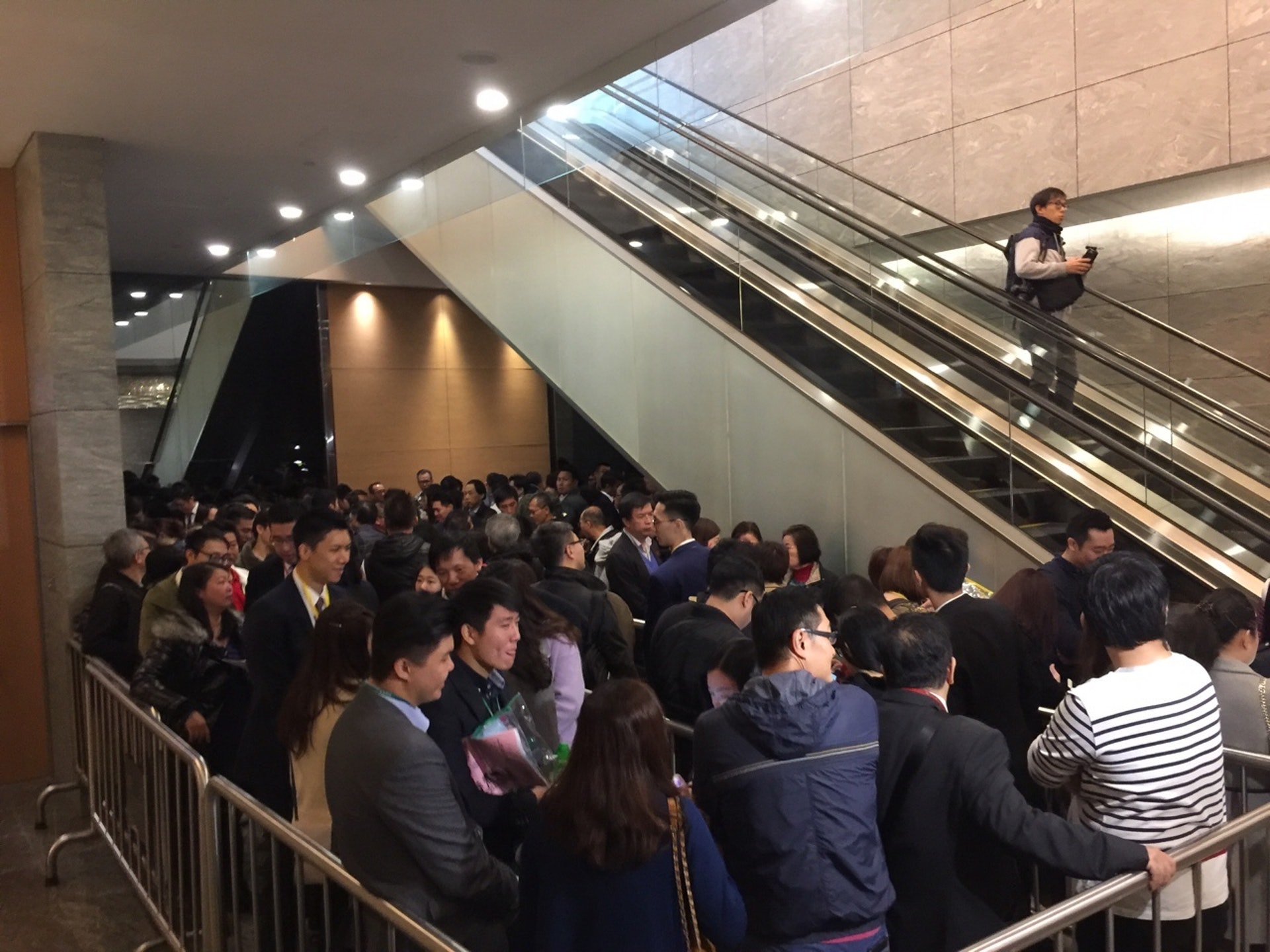 2015年底發展商為求加快推盤步伐,以免壓力測試、免入息證明、甚至高達樓價95%的一按貸款作招徠。(梁煥敏攝) 2015年底發展商為求加快推盤步伐,以免壓力測試、免入息證明、甚至高達樓價95%的一按貸款作招徠。(梁煥敏攝)
