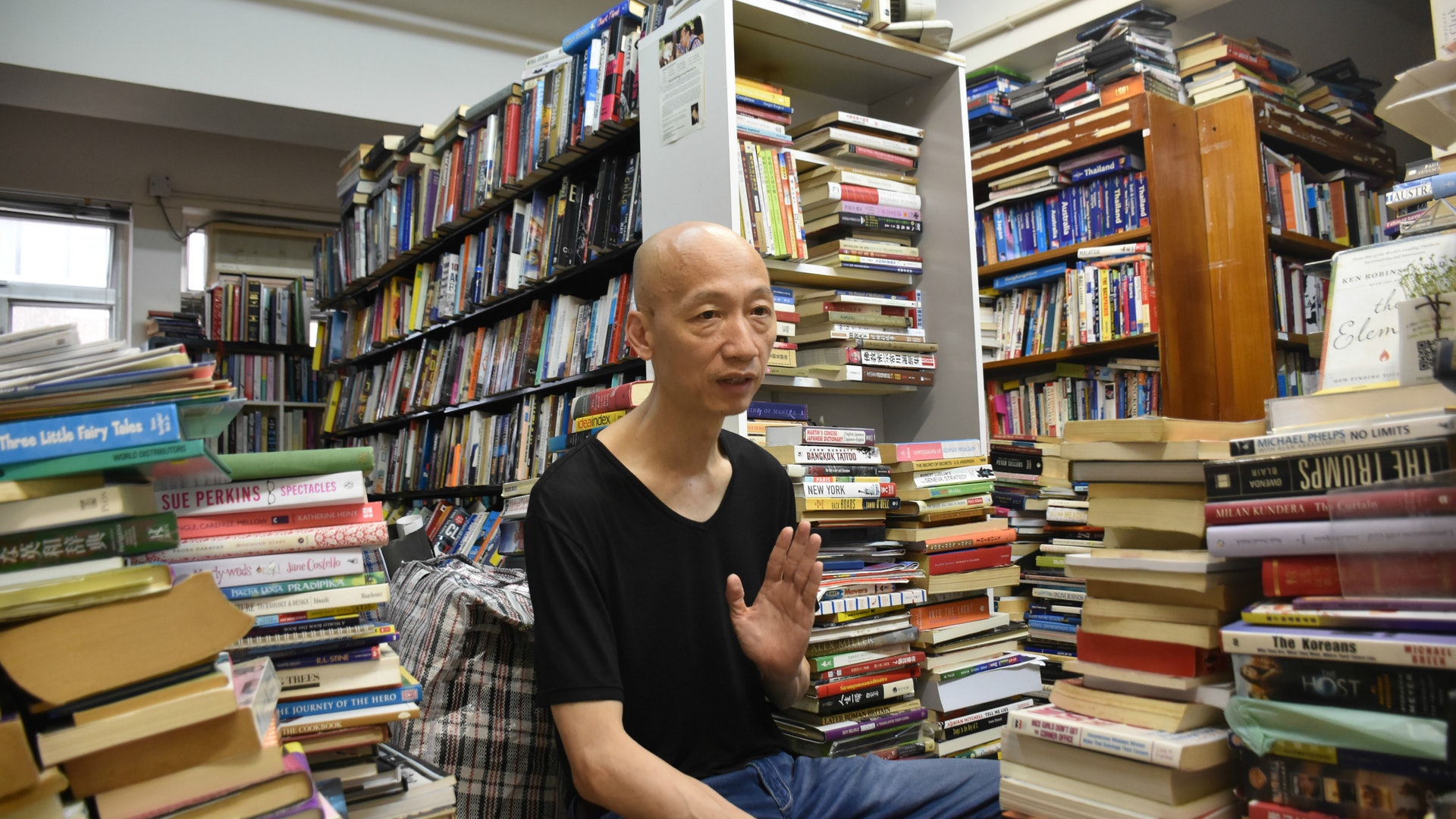 中環20年二手英文書店Flow垂危 店主:「我是靈魂,也是腫瘤」 中環20年二手英文書店Flow垂危 店主:「我是靈魂,也是腫瘤」
