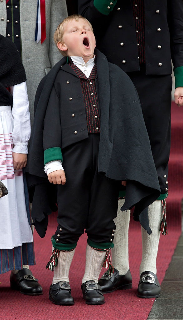 斯維爾王子經常在公開活動時打呵欠。