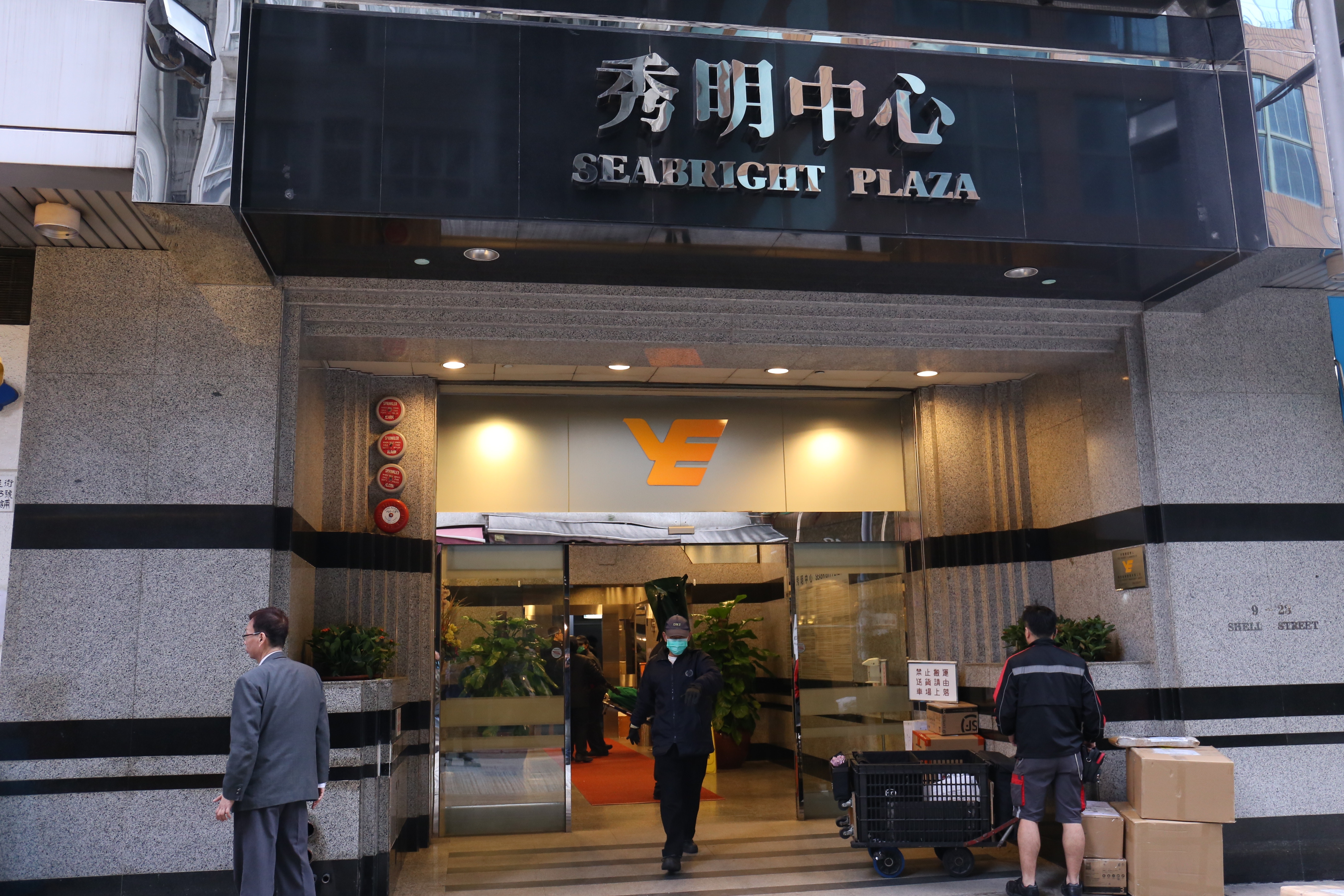 一名男子於北角蜆殼街墮下身亡。（余睿菁攝）