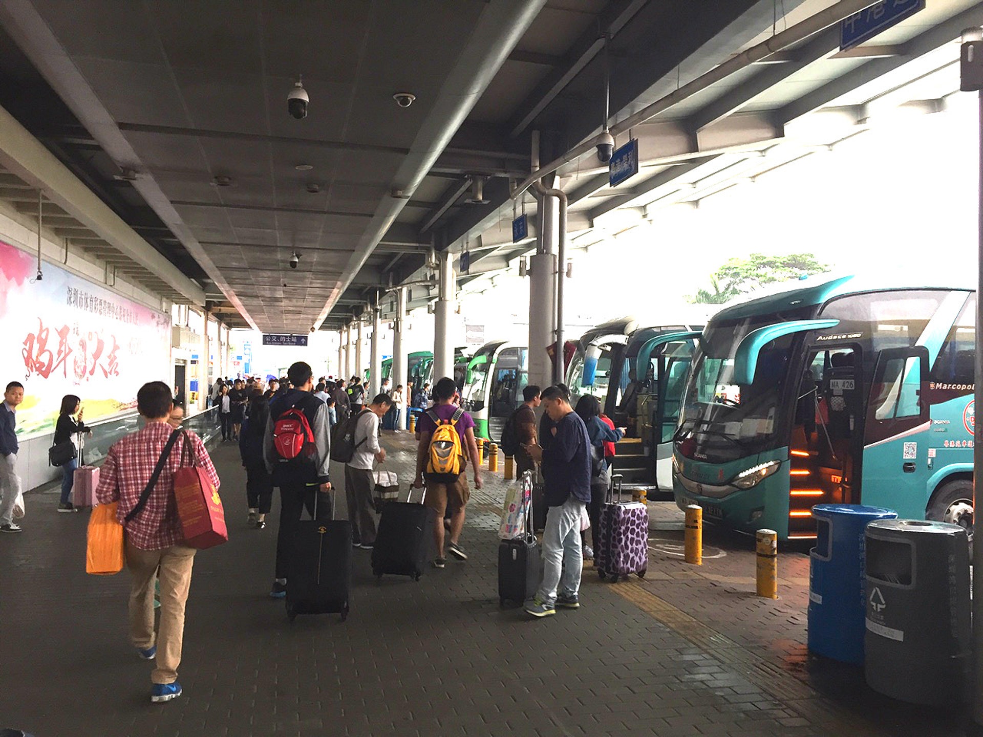 有直通巴士業界擔心高鐵通車後,會流失商務客源。(資料圖片) 有直通巴士業界擔心高鐵通車後,會流失商務客源。(資料圖片)
