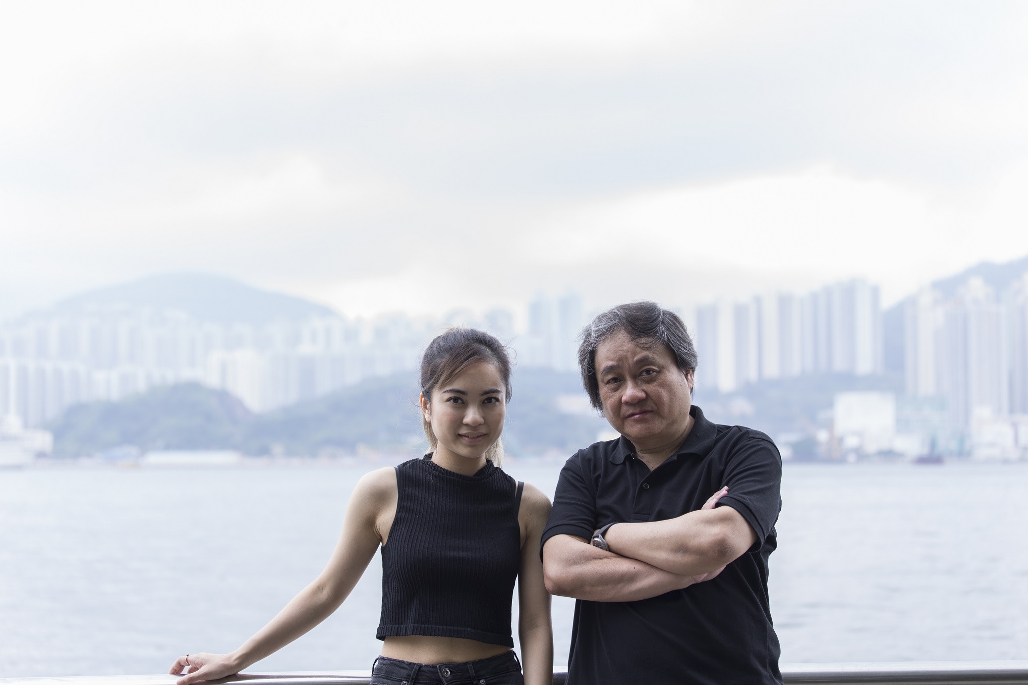 兩父女沒有承認，但當日的確襯色襯到絕一絕地接受訪問。（黃國立攝）