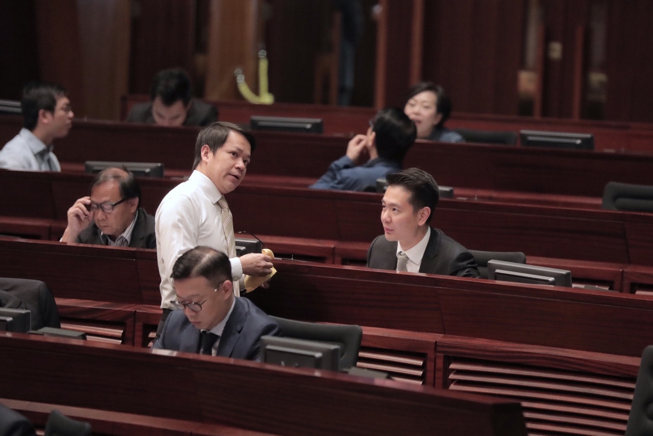 立法會否決所有修正案 仍需約十小時辯論後表決