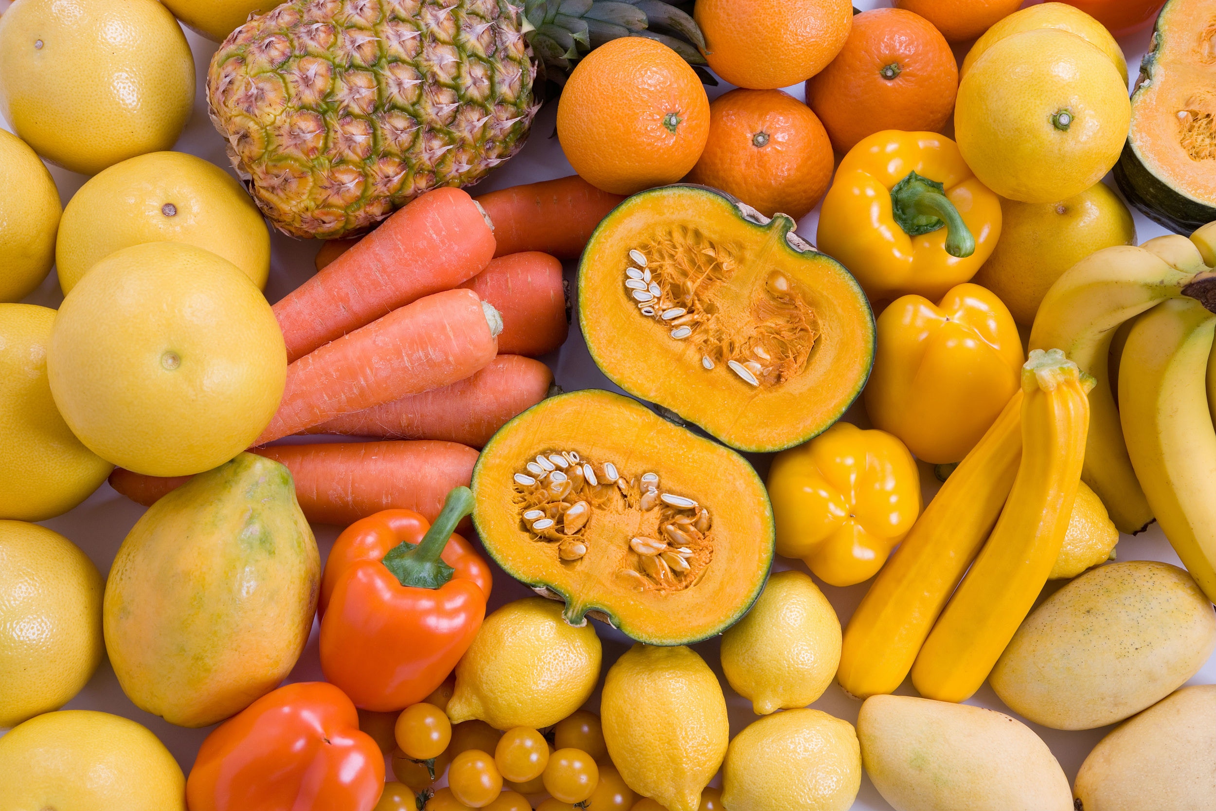 類胡蘿蔔素（Carotenoid）存於橙、黃、紅色的食物中，過量的類胡蘿蔔素會令膚色變黃，但色素會隨時間久了而淡掉，膚色變回正常。（視覺中國）