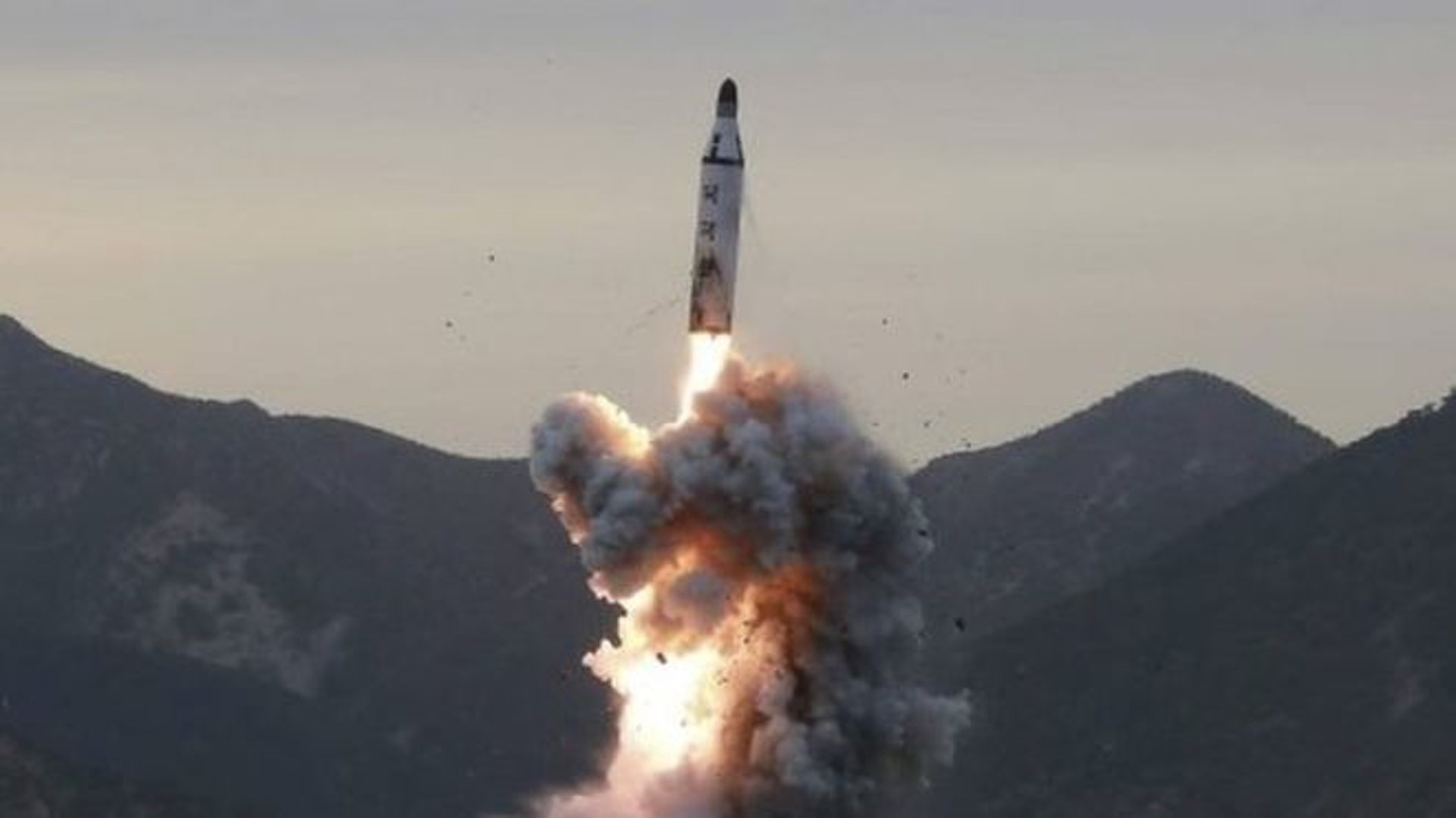 本月21日,朝鮮發射了一枚導彈,最終墜入該國東部水域。(EPA) 本月21日,朝鮮發射了一枚導彈,最終墜入該國東部水域。(EPA)