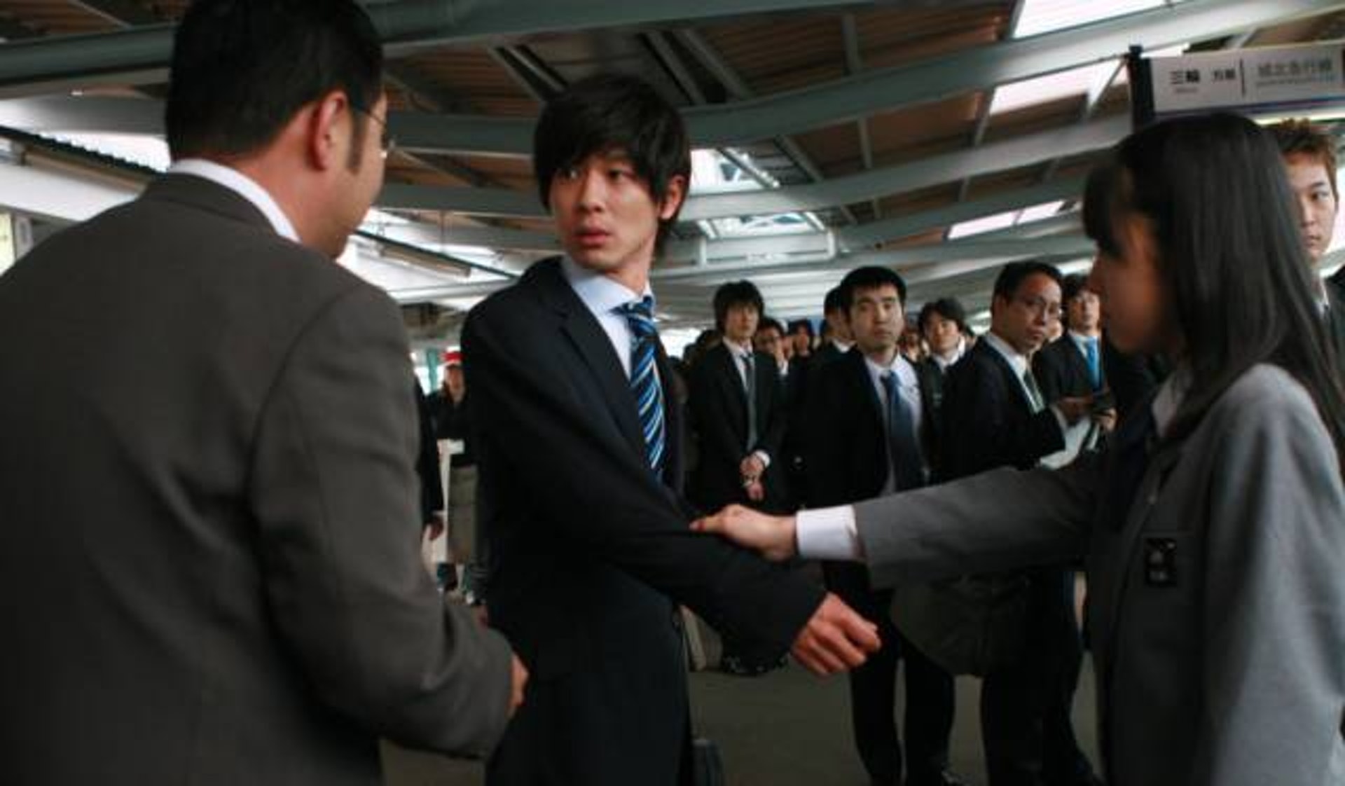 日本 唔想被誤認電車痴漢男人要舉高雙手兼買保險 馬鹿女子 香港01 博評 日本 唔想被誤認電車痴漢男人要舉高雙手兼買保險 馬鹿女子 香港01 博評