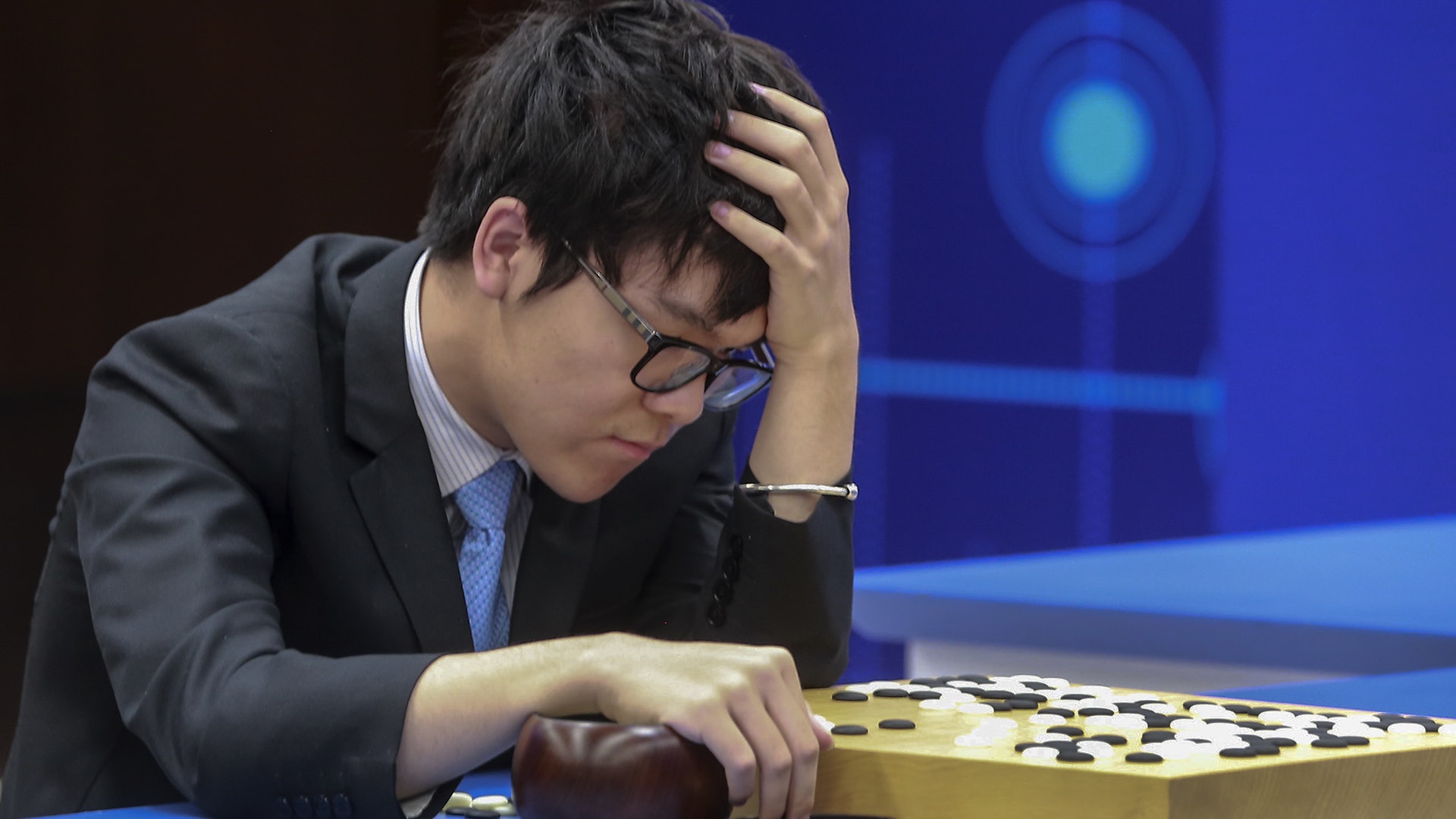 柯潔再負痛失好局 AlphaGo之父驚嘆:AI評估柯潔開局幾近完美 柯潔再負痛失好局 AlphaGo之父驚嘆:AI評估柯潔開局幾近完美