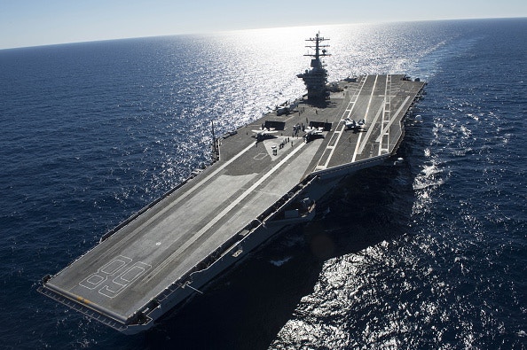 目前在西太平洋海域已有美軍航母卡爾文森號（USS Carl Vinson），列根號（USS Ronald Reagan）正前往該海域，若加上尼米茲號（USS Nimitz，圖），同一戰略區域將部署三艘航空母艦。圖為2014年F-35C閃電II艦載型聯合攻擊戰鬥機首度在尼米茲號彈射。（Universal History Archive/UIG via Getty Images）