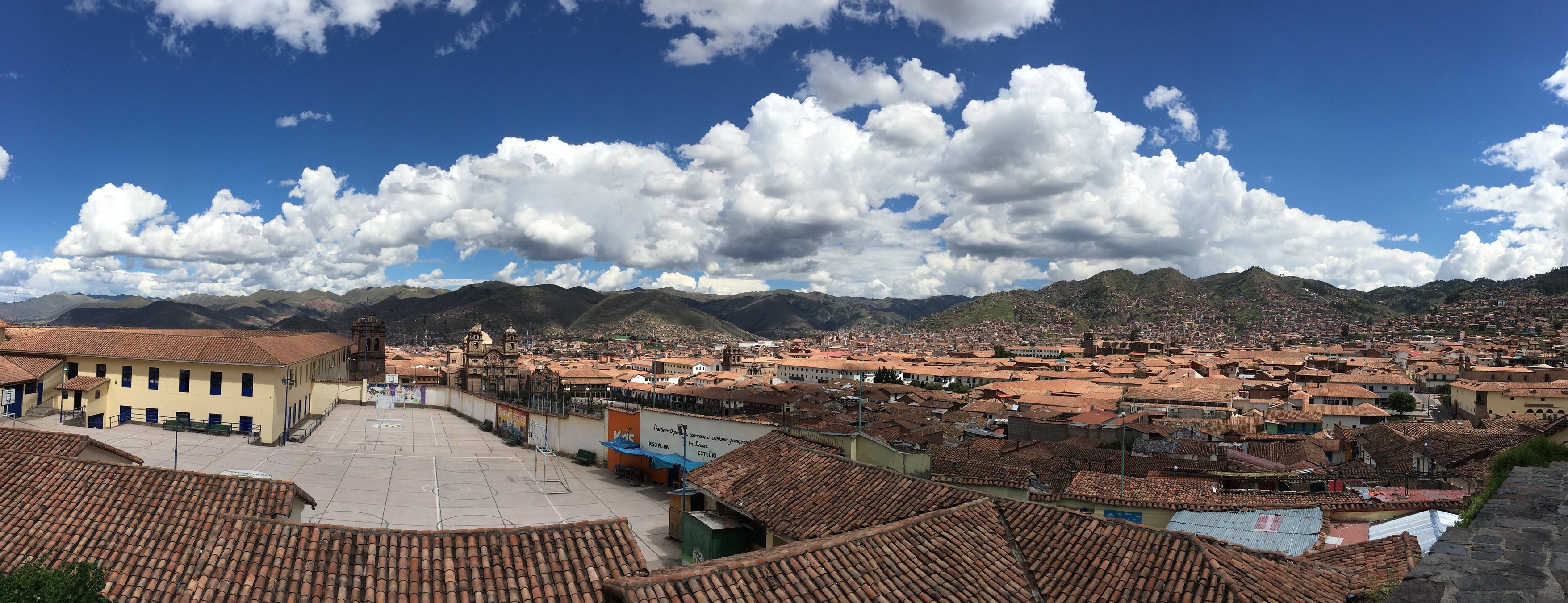 庫斯科Cusco在秘魯原住民語言 Quechua 中譯為「中心」，是當時印加帝國首都位置。