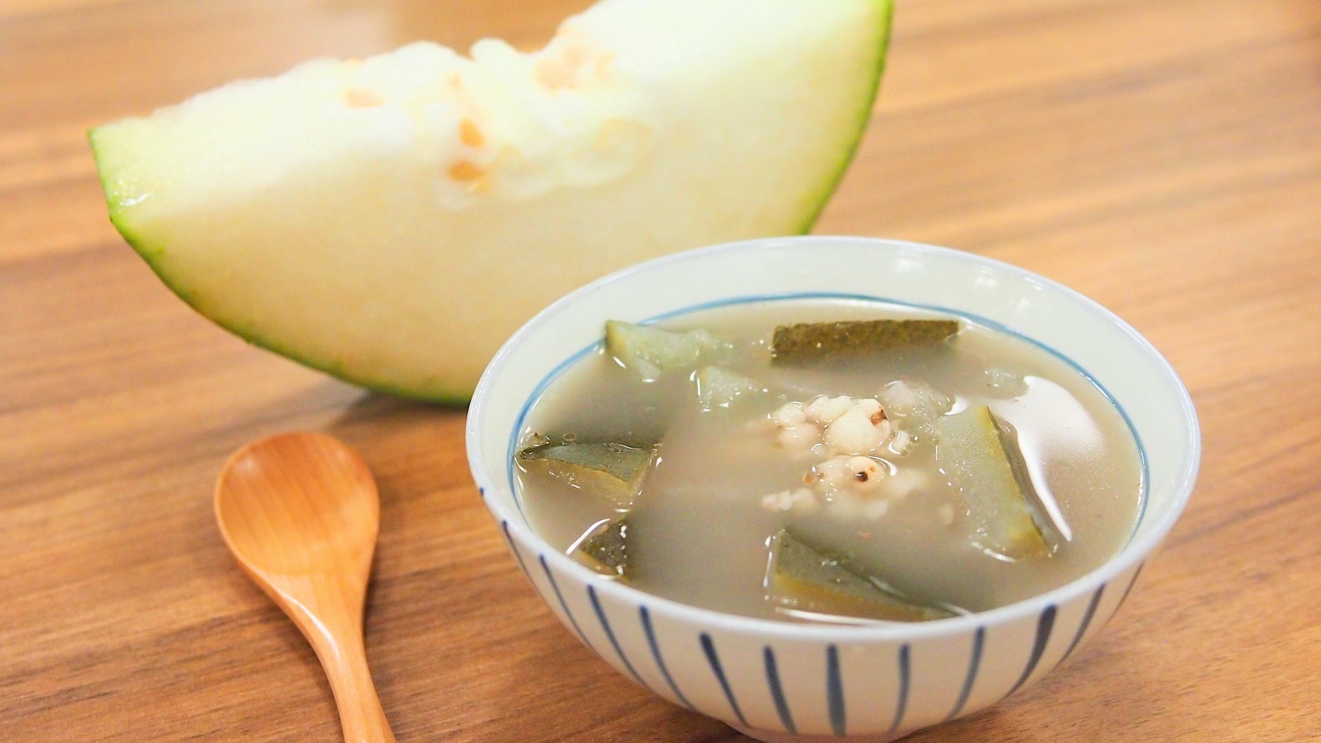 冬瓜薏米湯食譜做法|消暑功效勝冬瓜茶、去水腫皮比肉有效 冬瓜薏米湯食譜做法|消暑功效勝冬瓜茶、去水腫皮比肉有效
