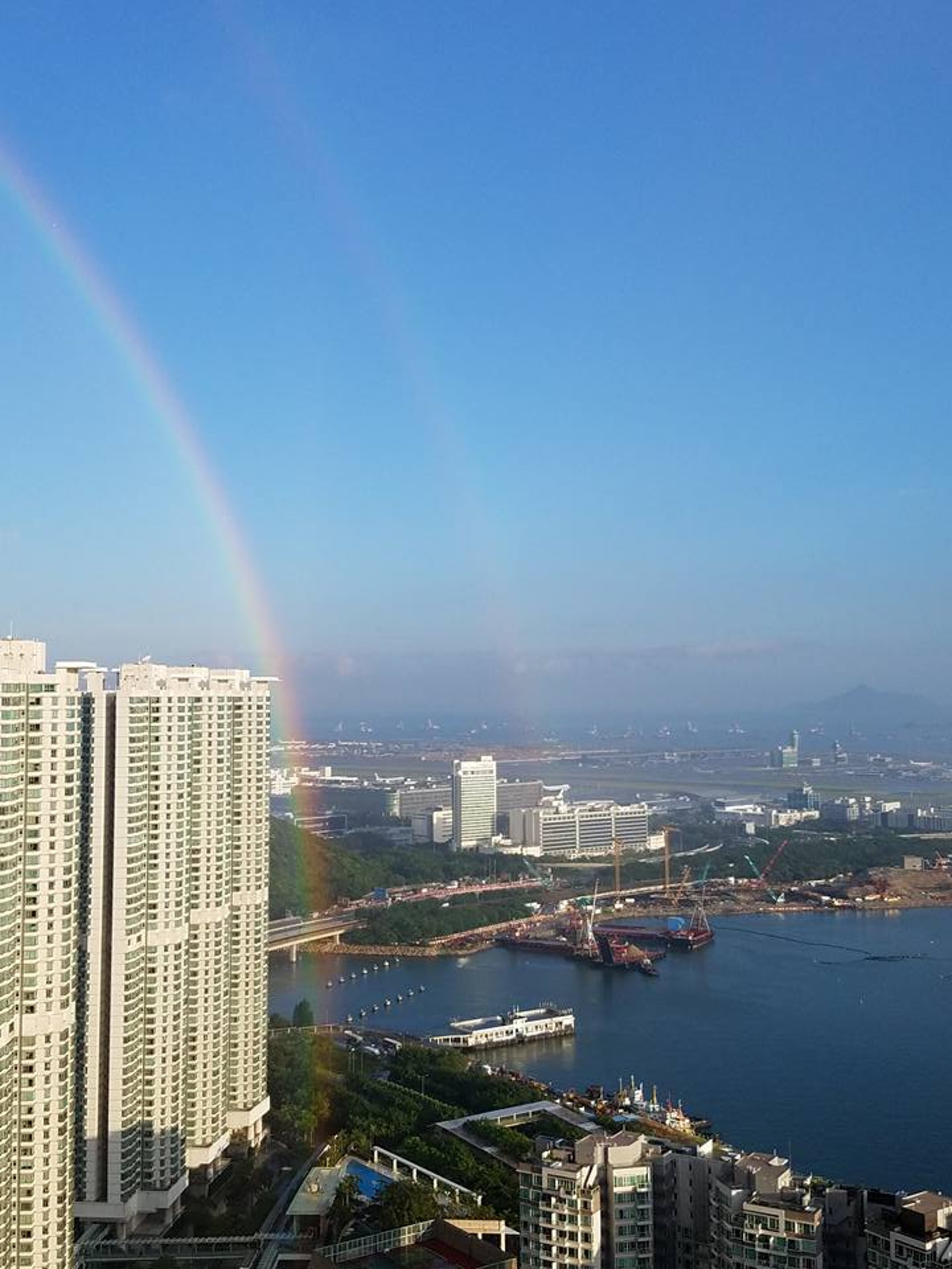 網民Vincent Sze King Leung,今早在「社區天氣觀測計劃 CWOS」分享雙彩虹照片。(Facebook 截圖) 網民Vincent Sze King Leung,今早在「社區天氣觀測計劃 CWOS」分享雙彩虹照片。(Facebook 截圖)