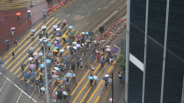 【苗柏襲港】不准早收工? 工聯會:迫令「死守到5點半」或犯法 【苗柏襲港】不准早收工? 工聯會:迫令「死守到5點半」或犯法
