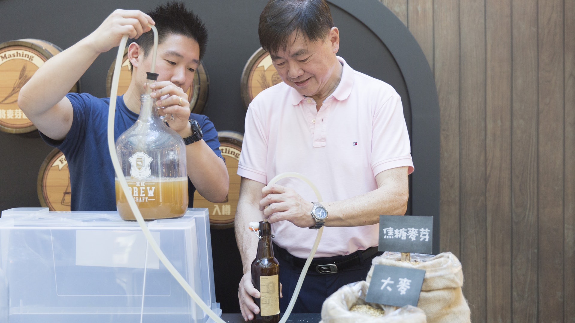【父子情】會計師兒子轉行釀手工啤 獲父力撐:年輕就要大膽嘗試 【父子情】會計師兒子轉行釀手工啤 獲父力撐:年輕就要大膽嘗試