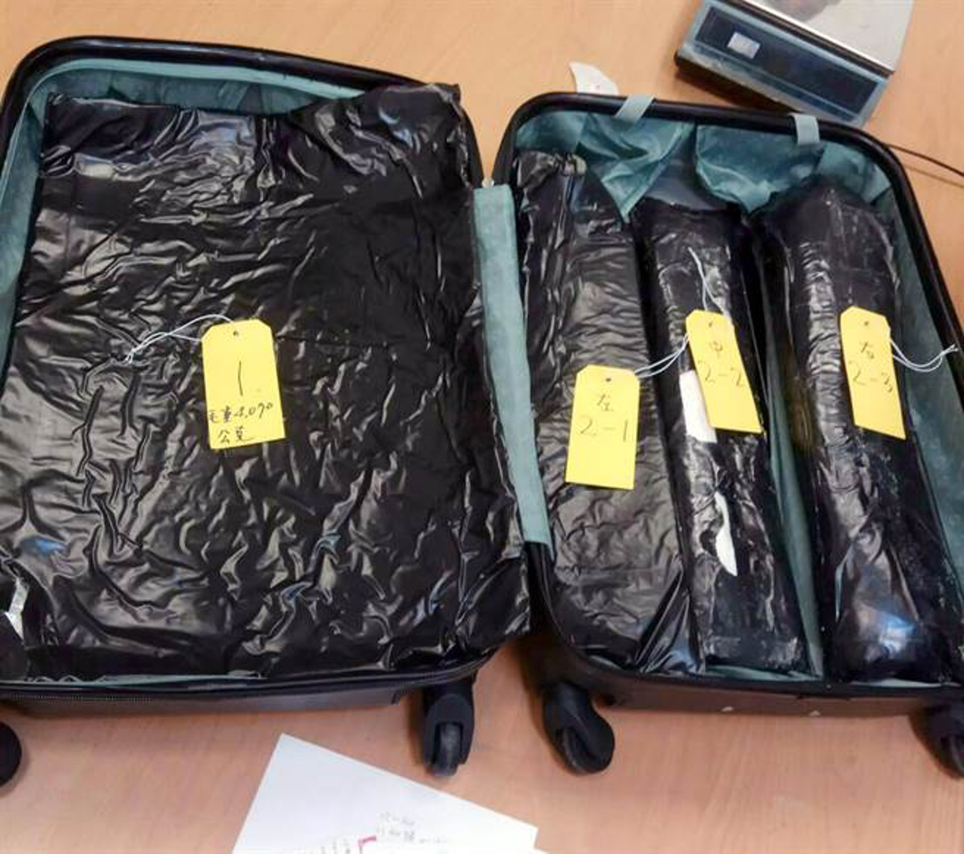 該名被捕女子以港幣2萬元酬勞,將一批從巴西取得的可卡因,運到台灣交予當地毒販。(網上圖片) 該名被捕女子以港幣2萬元酬勞,將一批從巴西取得的可卡因,運到台灣交予當地毒販。(網上圖片)