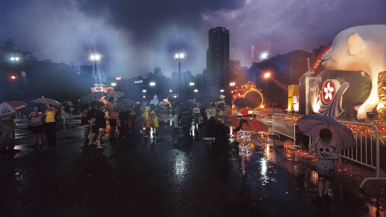 回歸年 97年七一天氣極惡劣黑雨襲港山泥傾瀉 香港01 社會新聞 回歸年 97年七一天氣極惡劣黑雨襲港山泥傾瀉 香港01 社會新聞