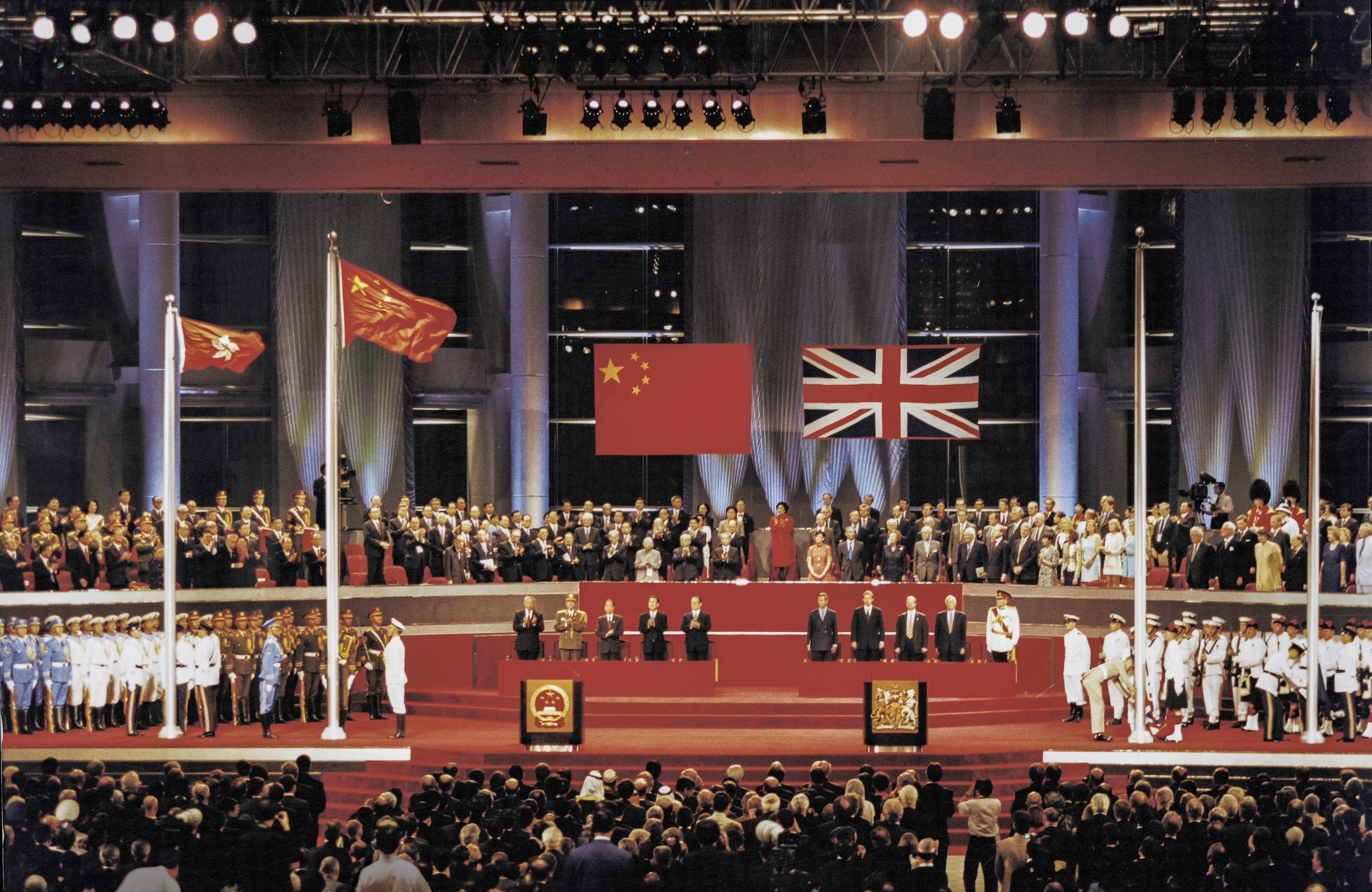 回歸年 97年七一天氣極惡劣黑雨襲港山泥傾瀉 香港01 社會新聞