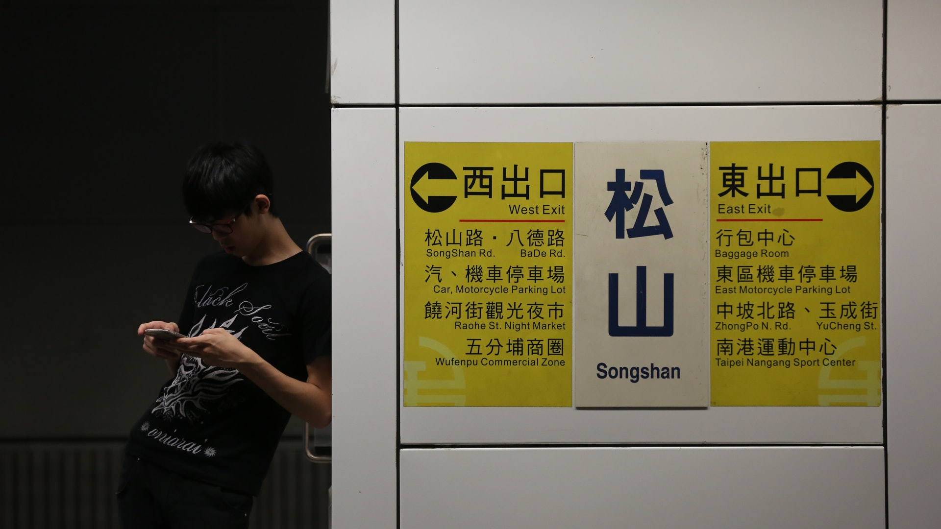 【港鐵火餘煙】台鐵每卡車廂設滅火筒 張欣茹斥港鐵應變慢 【港鐵火餘煙】台鐵每卡車廂設滅火筒 張欣茹斥港鐵應變慢