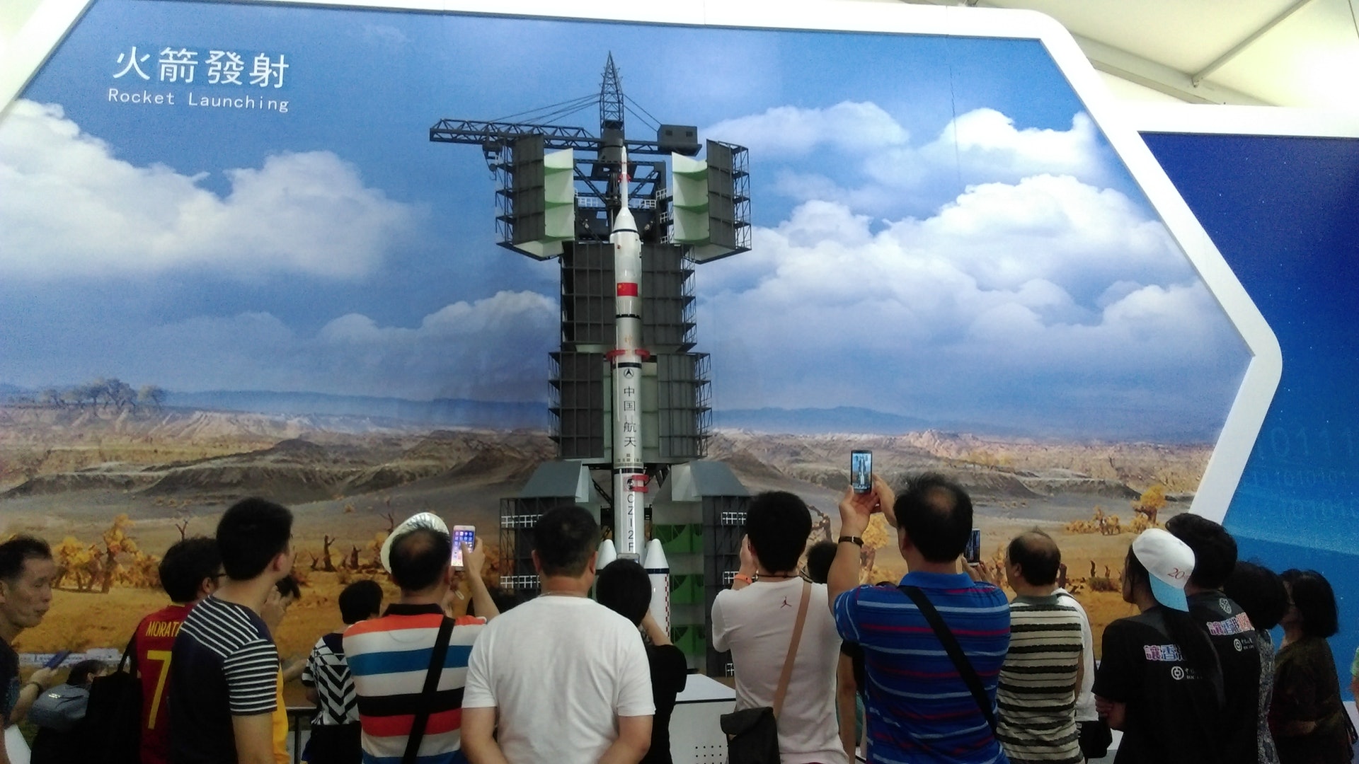 維園科技展免費看神舟11號返回艙真身 扮太空人拍照留念最受歡迎 維園科技展免費看神舟11號返回艙真身 扮太空人拍照留念最受歡迎