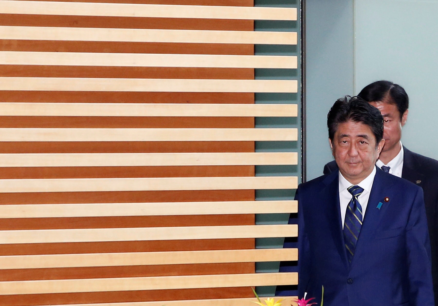日本東京都議會選舉7月2日舉行，各界難免視此為對近日受醜聞困擾的首相安倍晉三，以及執政自民黨的信任投票。安倍2012年再度上台以來維持強勢，不論在黨內還是日本政壇都擁有「一強」獨大的地位。（路透社）