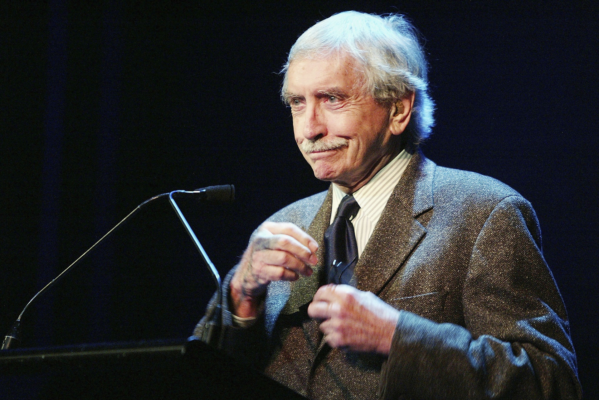 去年離世的美國著名劇作家愛德華 · 阿爾比(Edward Albee),也是一名藝術愛好者,藏有不少珍貴作品。(Getty) 去年離世的美國著名劇作家愛德華 · 阿爾比(Edward Albee),也是一名藝術愛好者,藏有不少珍貴作品。(Getty)