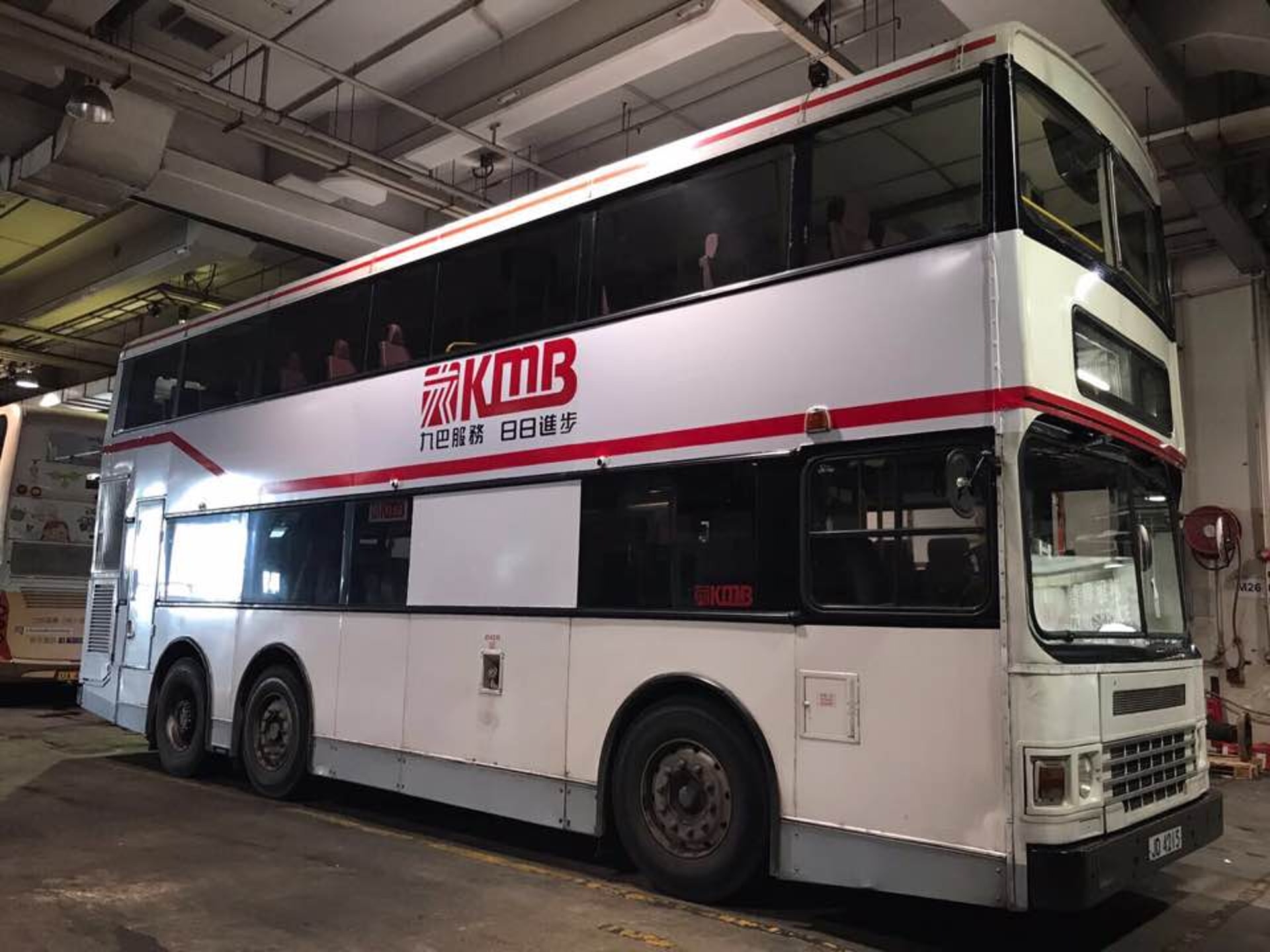 最後一輛「白板車」即將在明晚於尖沙嘴碼頭開出。(fb柏斯敦巴士台提供) 最後一輛「白板車」即將在明晚於尖沙嘴碼頭開出。(fb柏斯敦巴士台提供)
