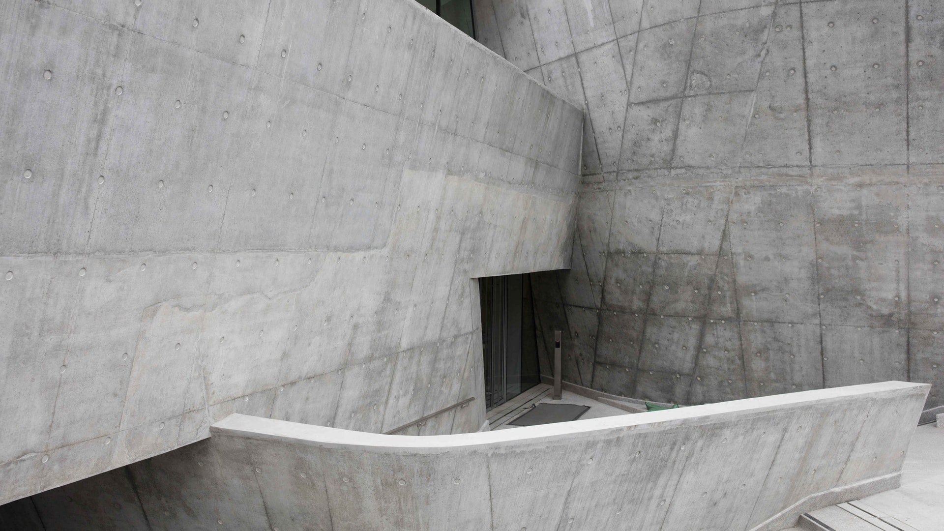 【01影像】微觀建築大師Zaha Hadid:創新樓每個角落 【01影像】微觀建築大師Zaha Hadid:創新樓每個角落