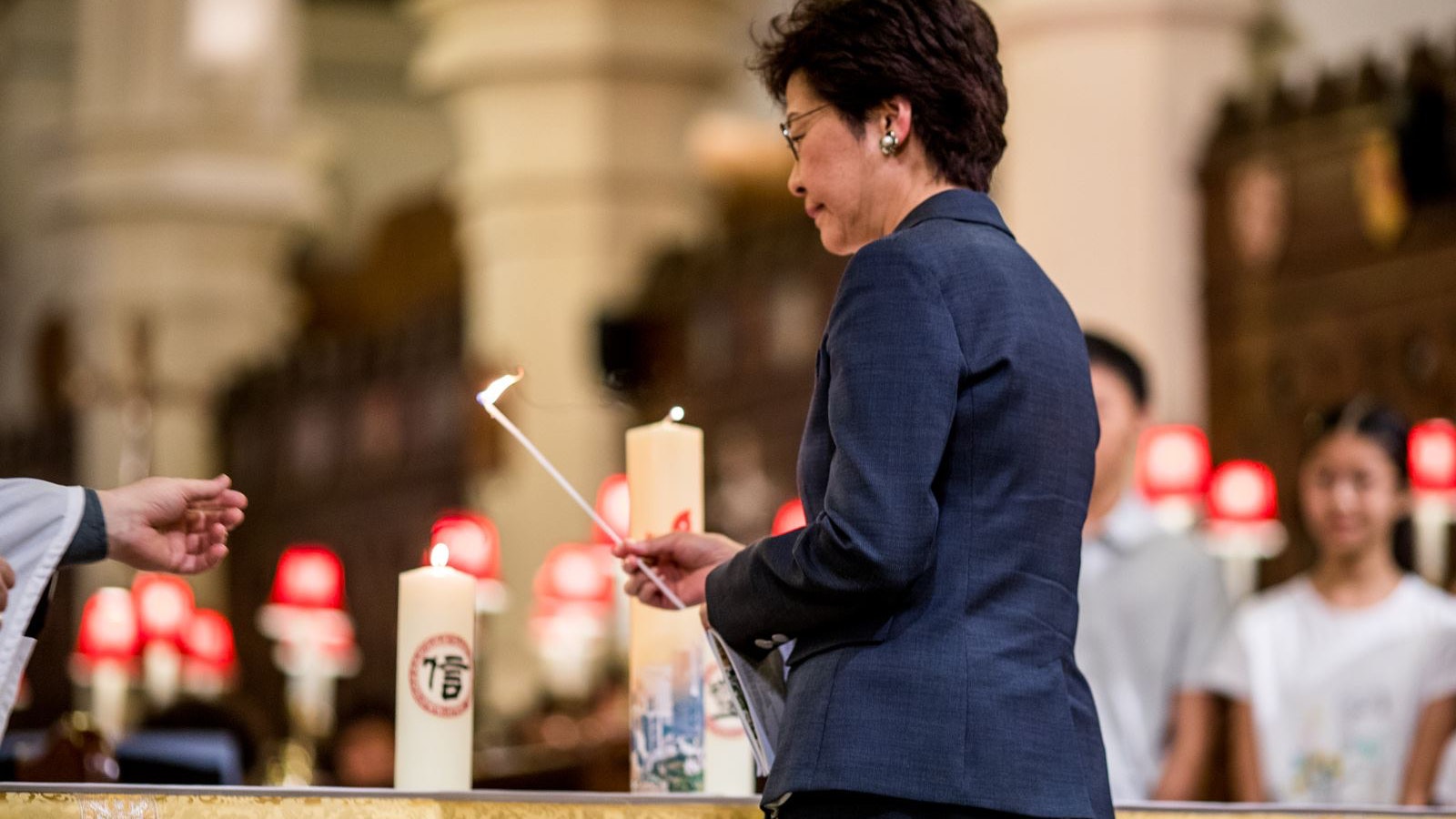林鄭偕六大宗教領袖赴聖約翰座堂 為香港祈禱冀再創高峰 林鄭偕六大宗教領袖赴聖約翰座堂 為香港祈禱冀再創高峰