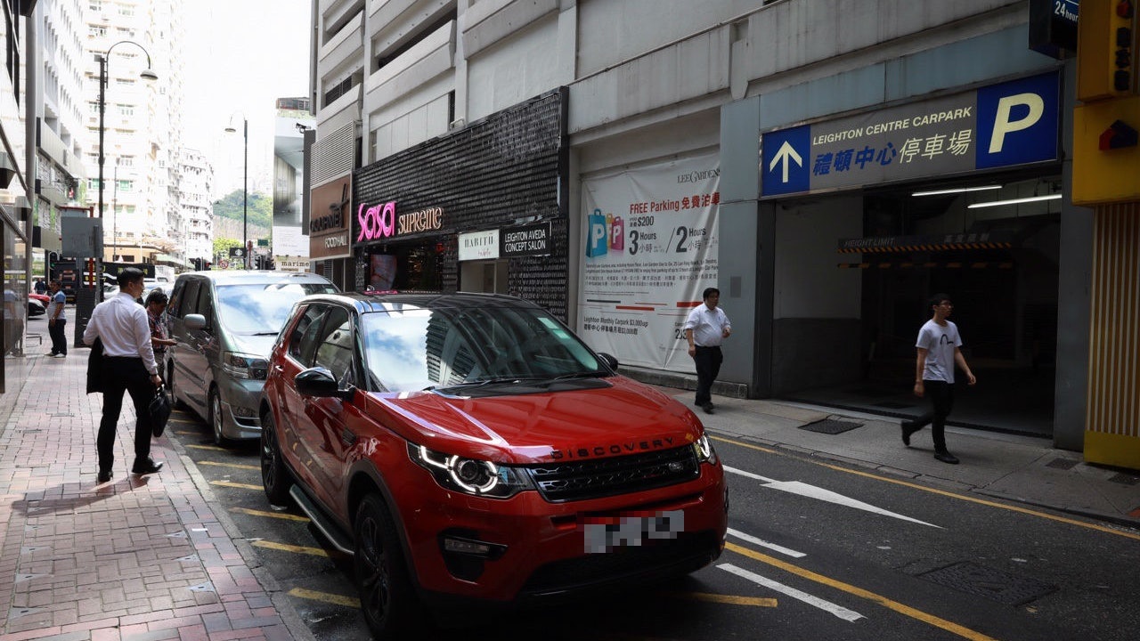 【嚴打違泊】銅鑼灣違泊處處 車主稱無車位 惟停車場「吉位」多 【嚴打違泊】銅鑼灣違泊處處 車主稱無車位 惟停車場「吉位」多