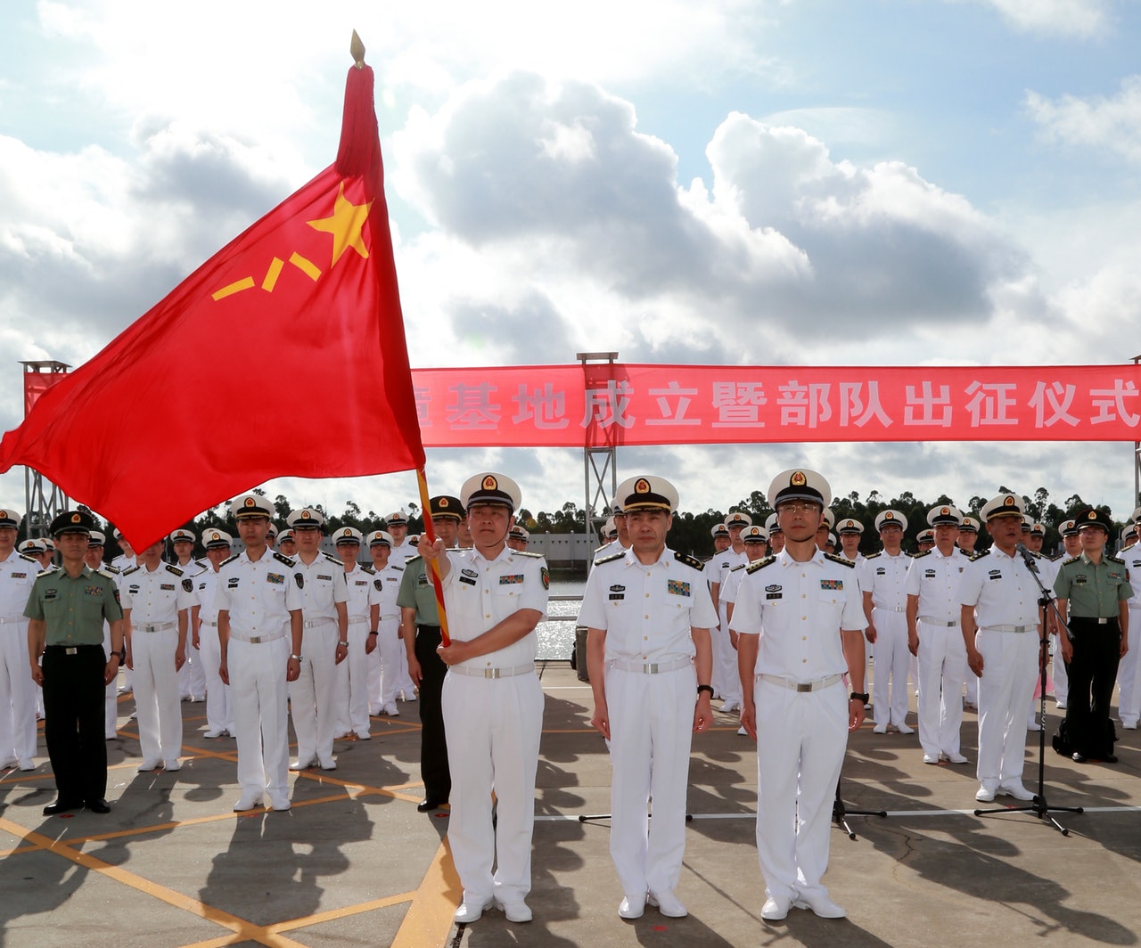 解放軍駐吉布提保障基地成立暨部隊出征儀式7月11日在廣東湛江舉行。 (視覺中國) 解放軍駐吉布提保障基地成立暨部隊出征儀式7月11日在廣東湛江舉行。 (視覺中國)