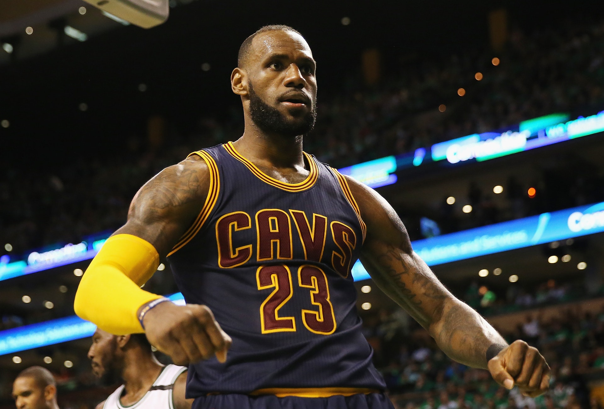 「大帝」在NBA吸引一批實力老將低價加盟,球場外亦甚具商業頭腦。(Getty Images) 「大帝」在NBA吸引一批實力老將低價加盟,球場外亦甚具商業頭腦。(Getty Images)