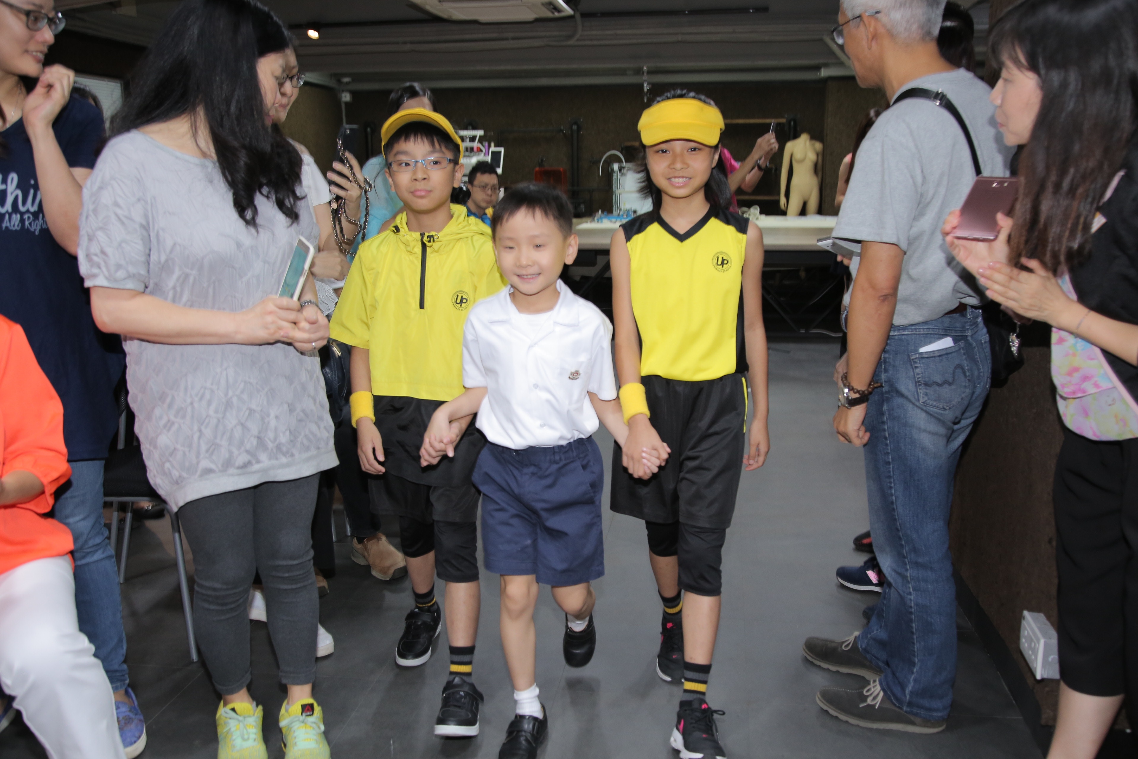 【多圖】天馬行空構想未來校服　中小學生設計體育服兼行Catwalk