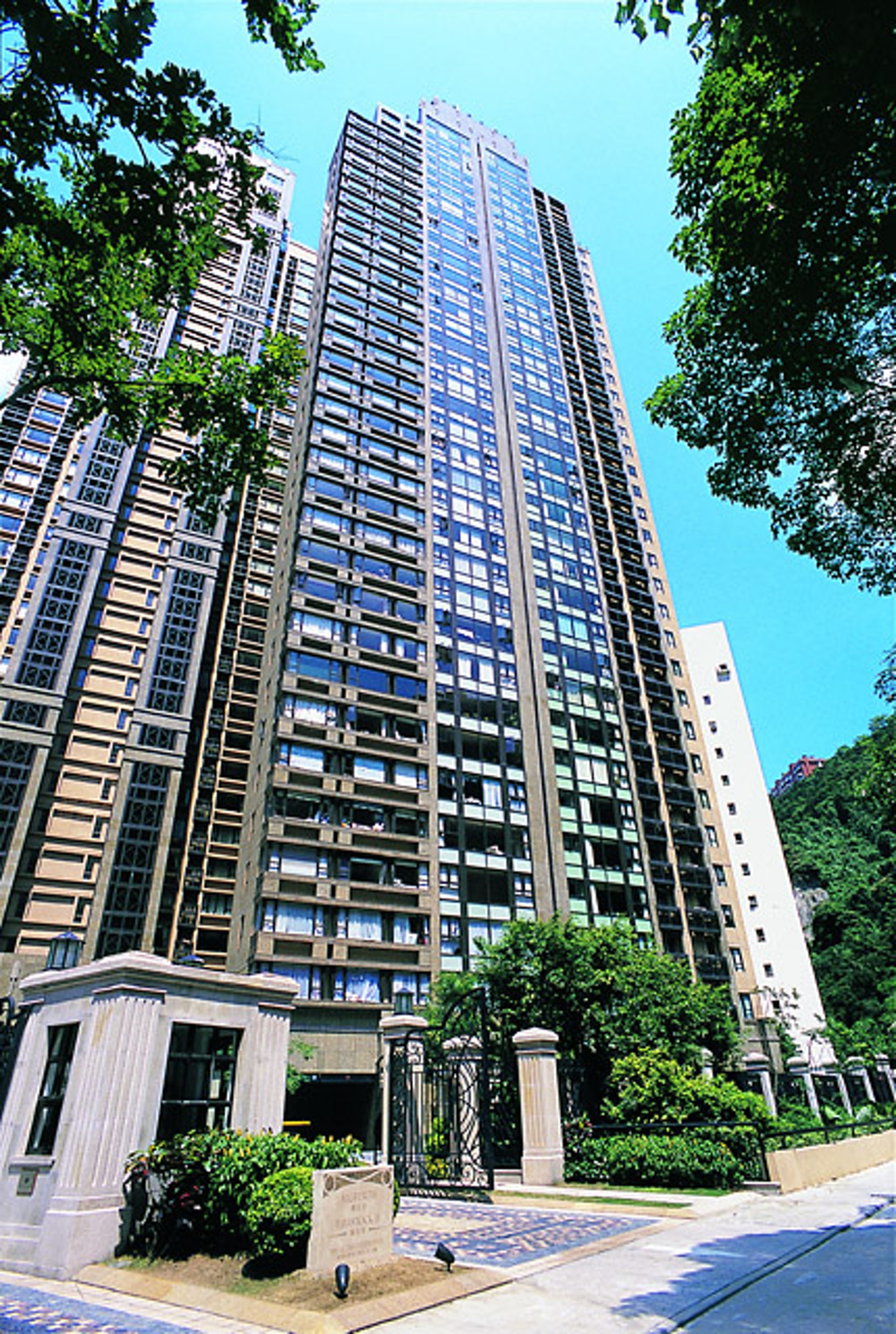 黎姿斥資4400萬買半山騰皇居呎價3 43萬元創屋苑同類單位新高 黎姿斥資4400萬買半山騰皇居呎價3 43萬元創屋苑同類單位新高