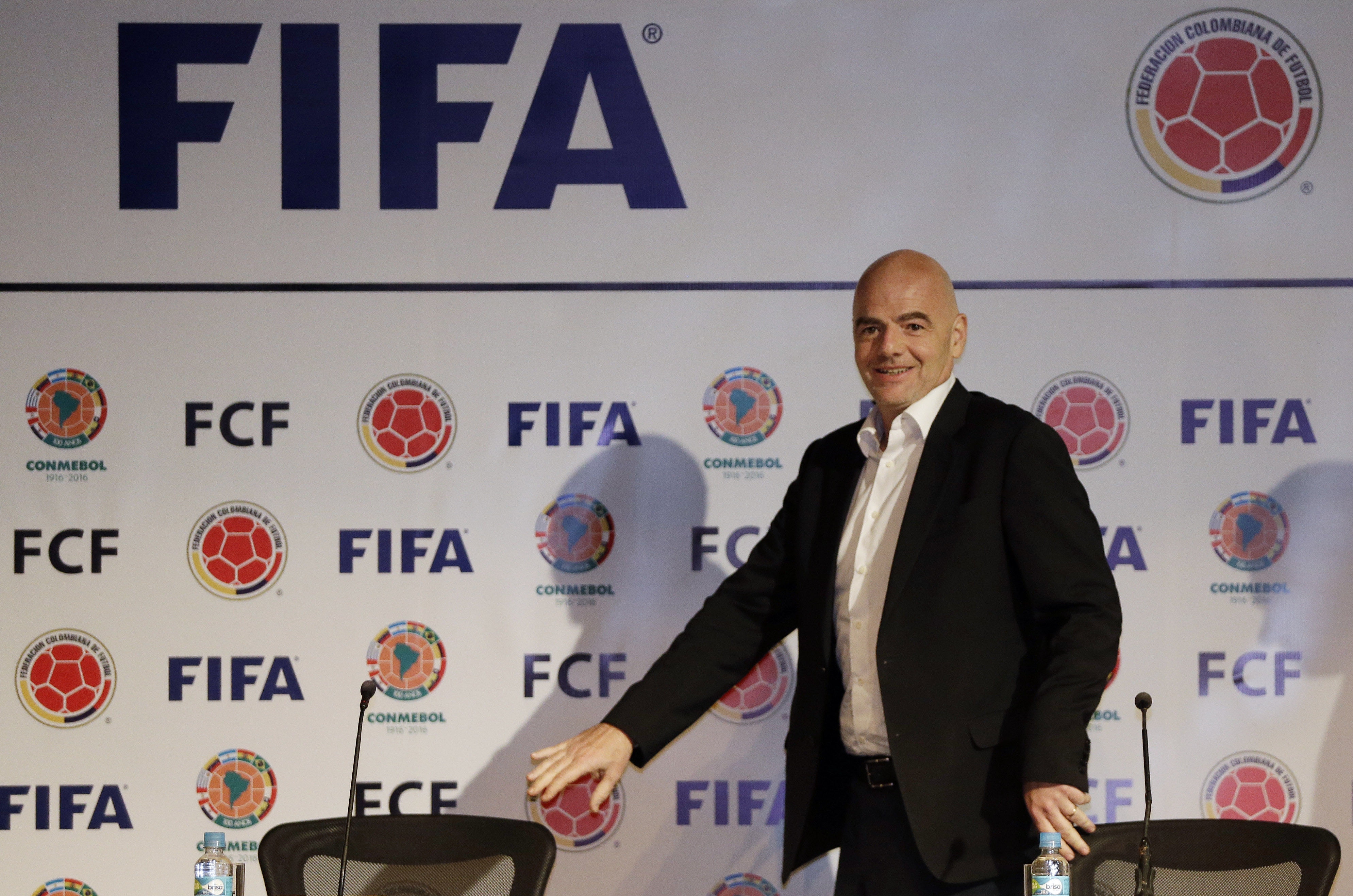 FIFA會長恩芬天奴（圖）被指2006年任職於歐洲足協（UEFA）時批准將歐聯電視轉播權售予一家涉貪離岸公司。（資料圖片）